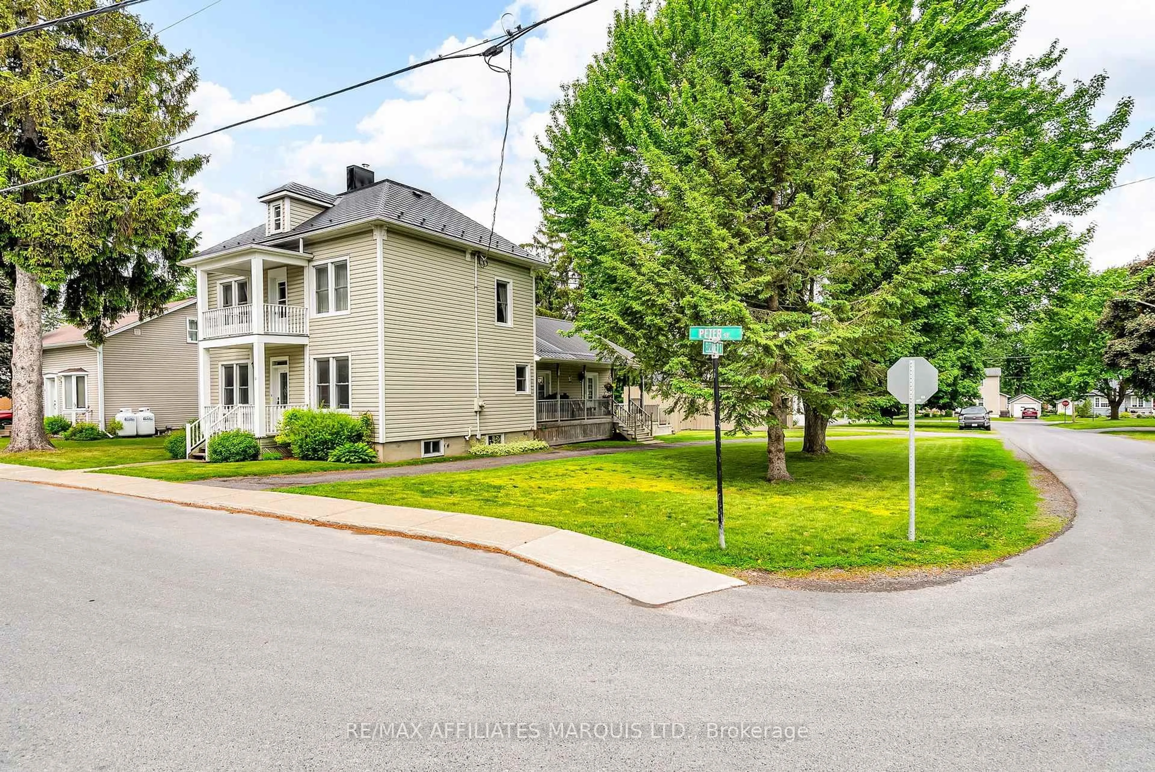A pic from outside/outdoor area/front of a property/back of a property/a pic from drone, street for 21 Peter St, North Glengarry Ontario K0C 1T0