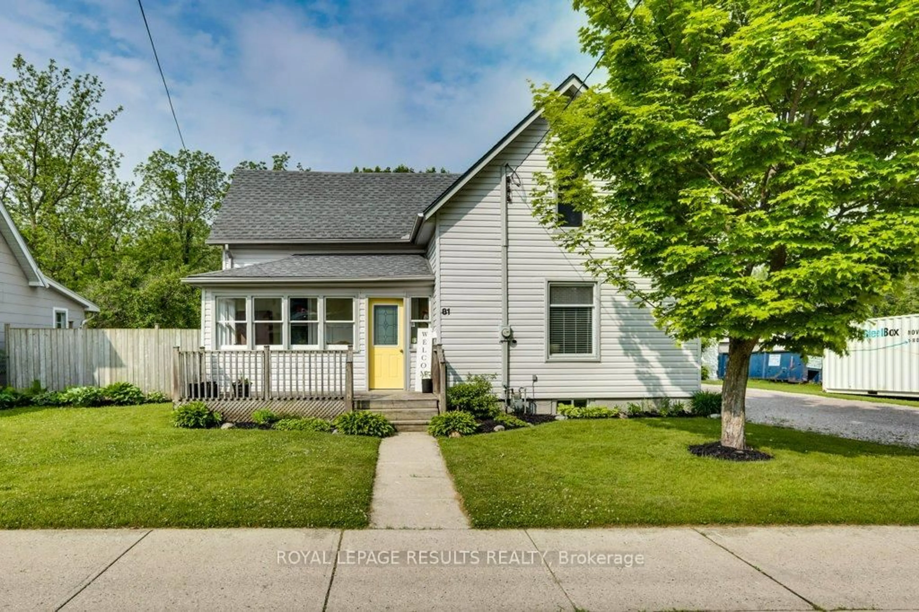 Home with vinyl exterior material, street for 81 Victoria St, Tillsonburg Ontario N4G 3Z5
