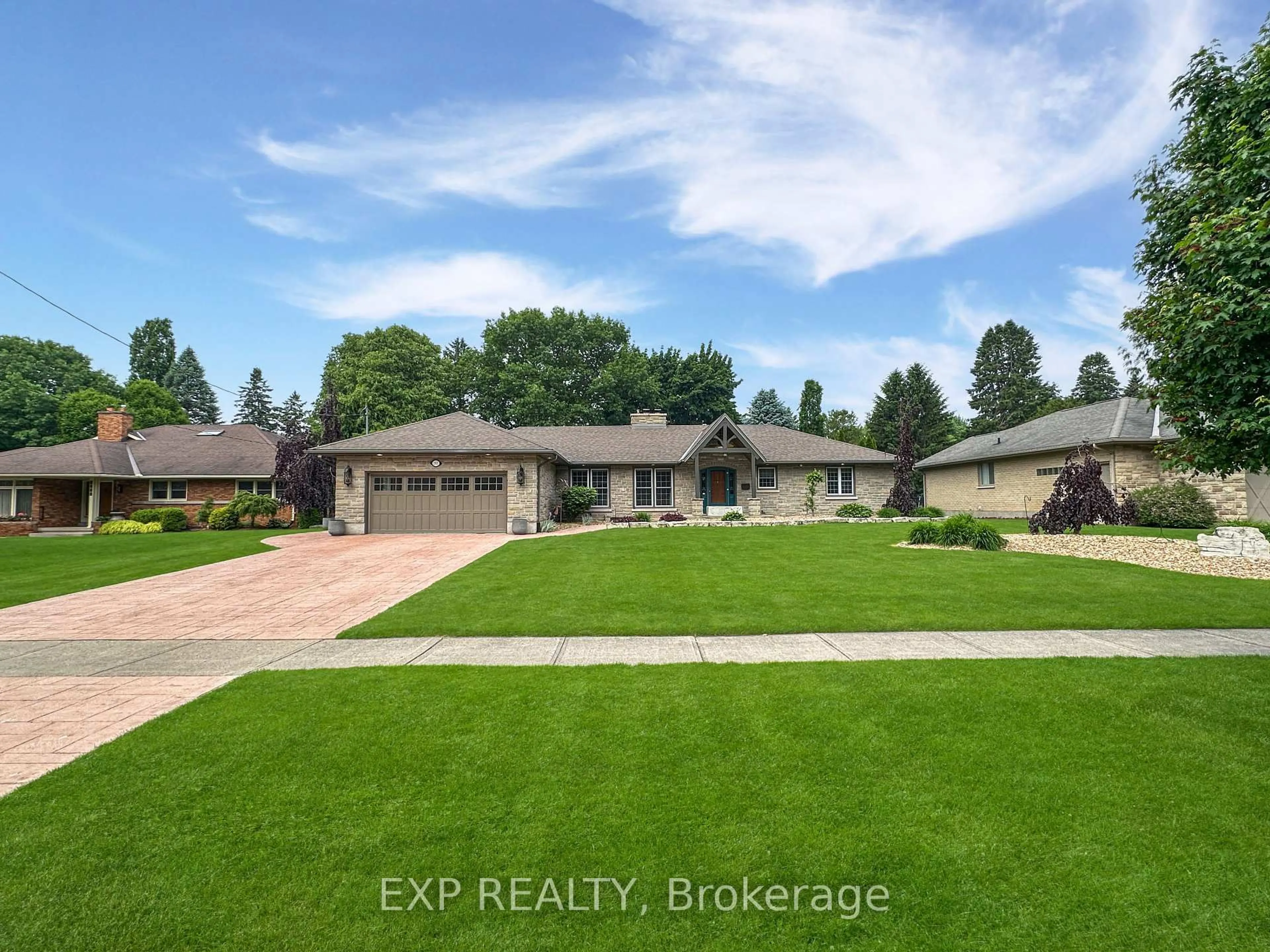 A pic from outside/outdoor area/front of a property/back of a property/a pic from drone, street for 1511 Geary Ave, London North Ontario N5X 1G6