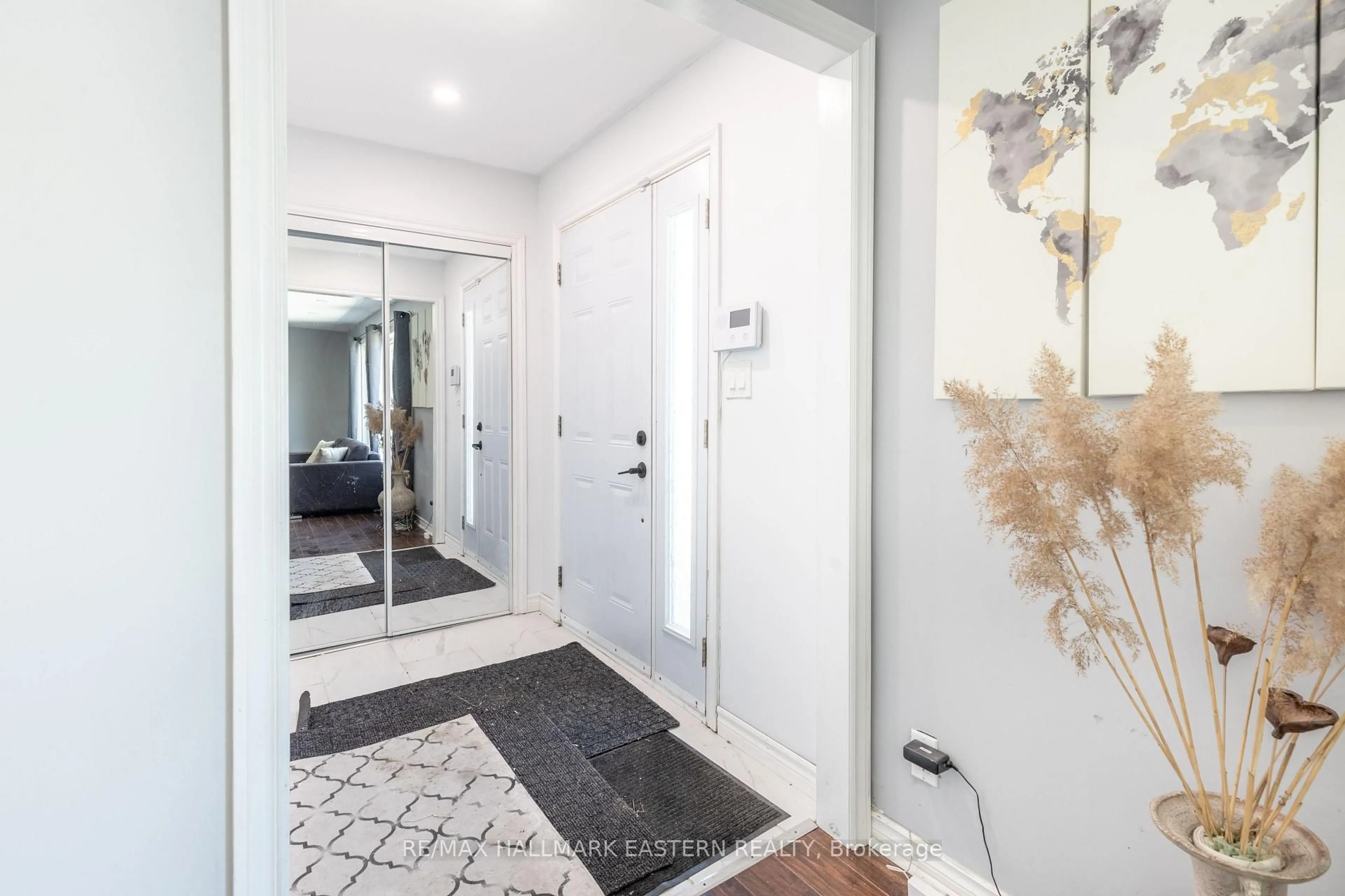 Indoor entryway for 7 Crawford Dr, Limoges Ontario K0K 2M0