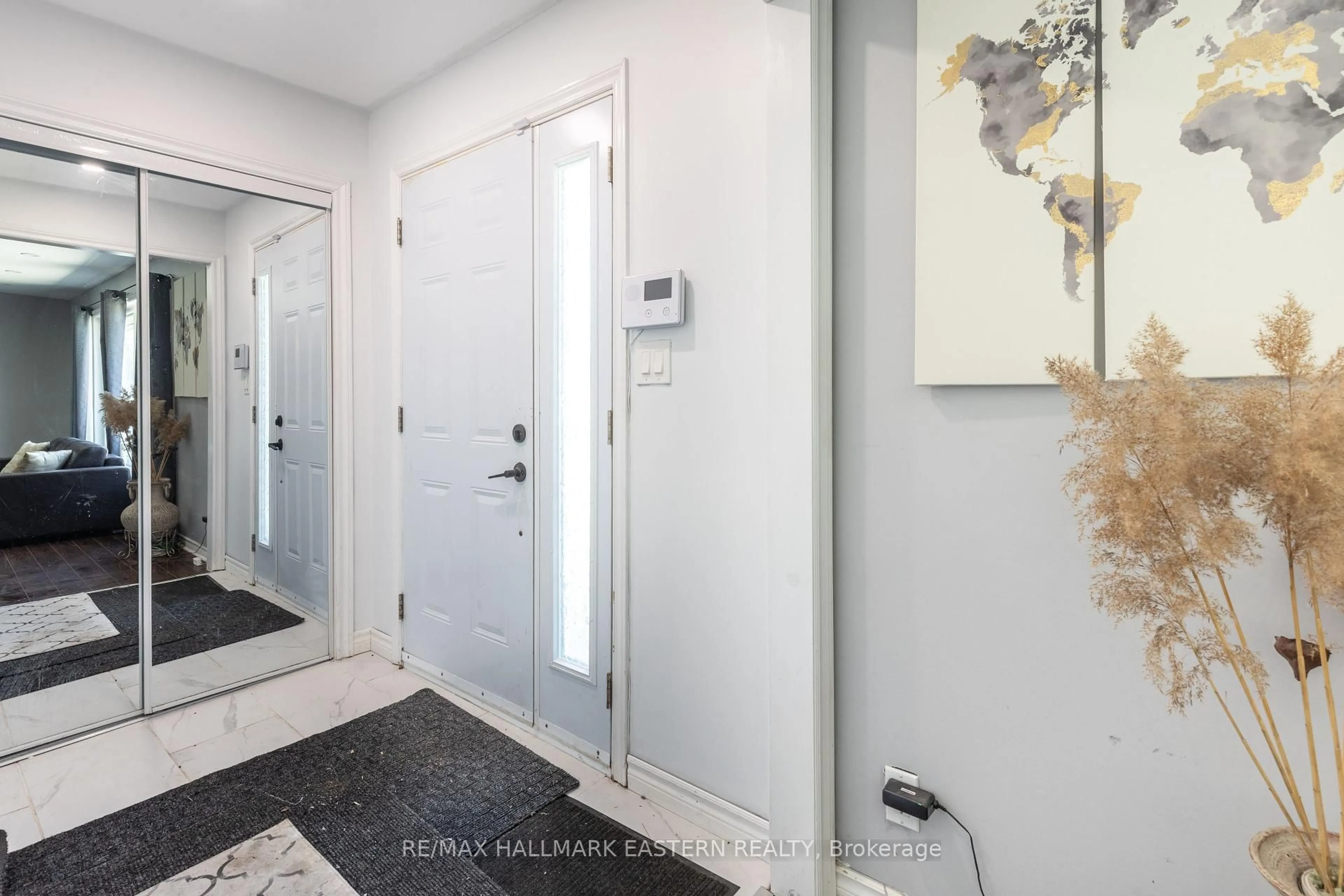 Indoor entryway for 7 Crawford Dr, Limoges Ontario K0K 2M0