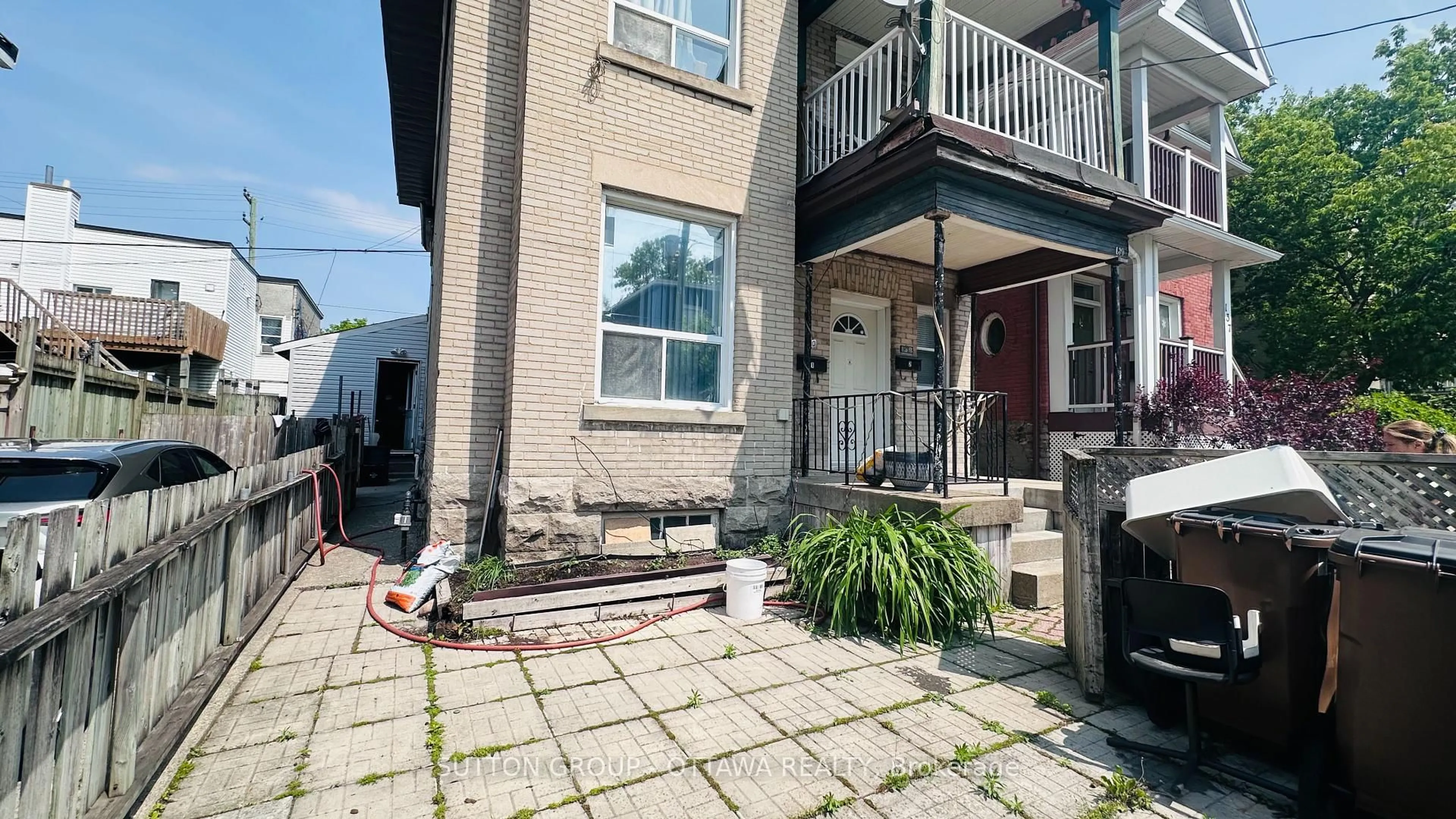 Patio, street for 139 Eccles St, Ottawa Ontario K1R 6S7