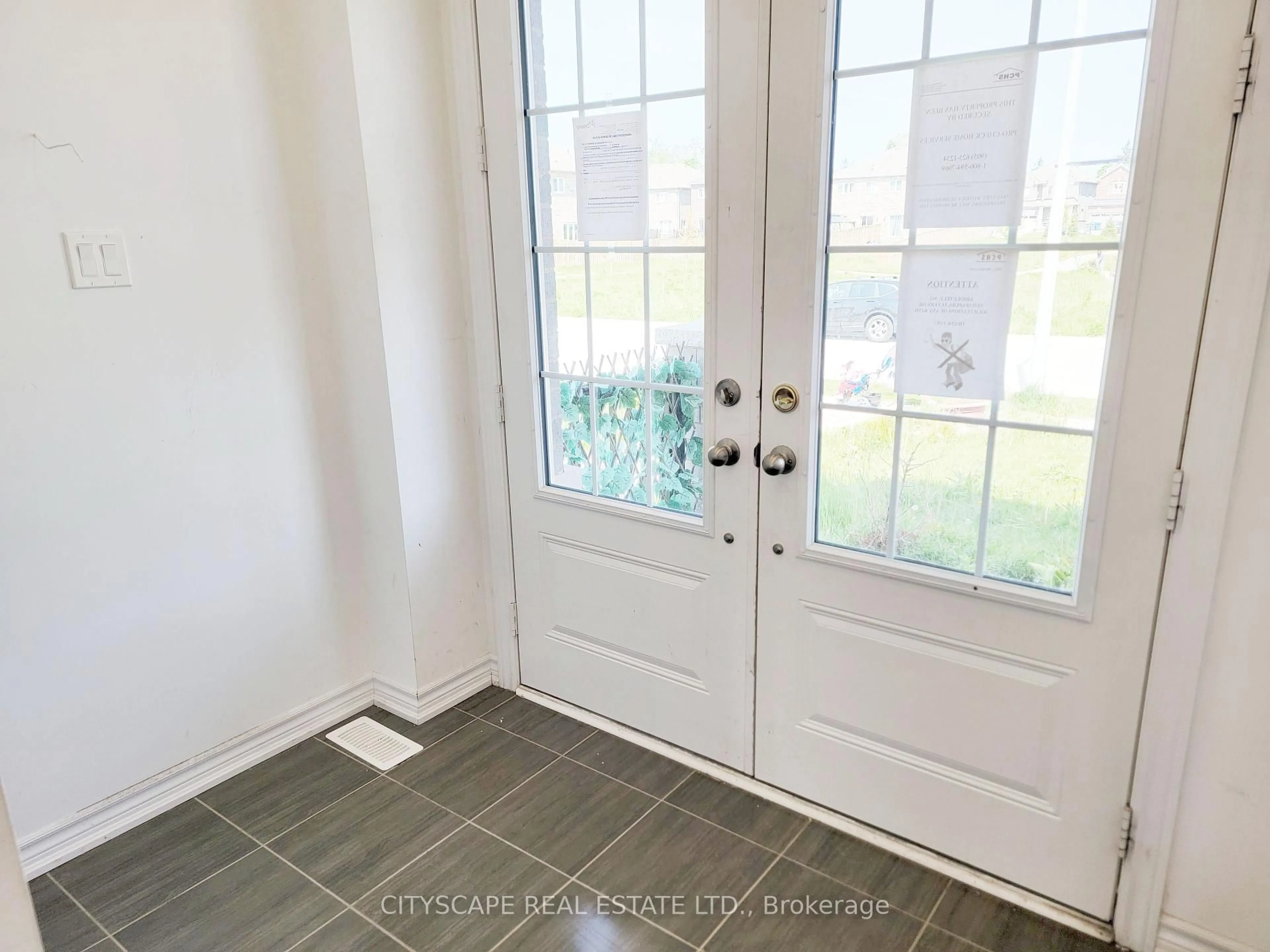 Indoor entryway for 118 Seeley Ave, Southgate Ontario N0C 1B0