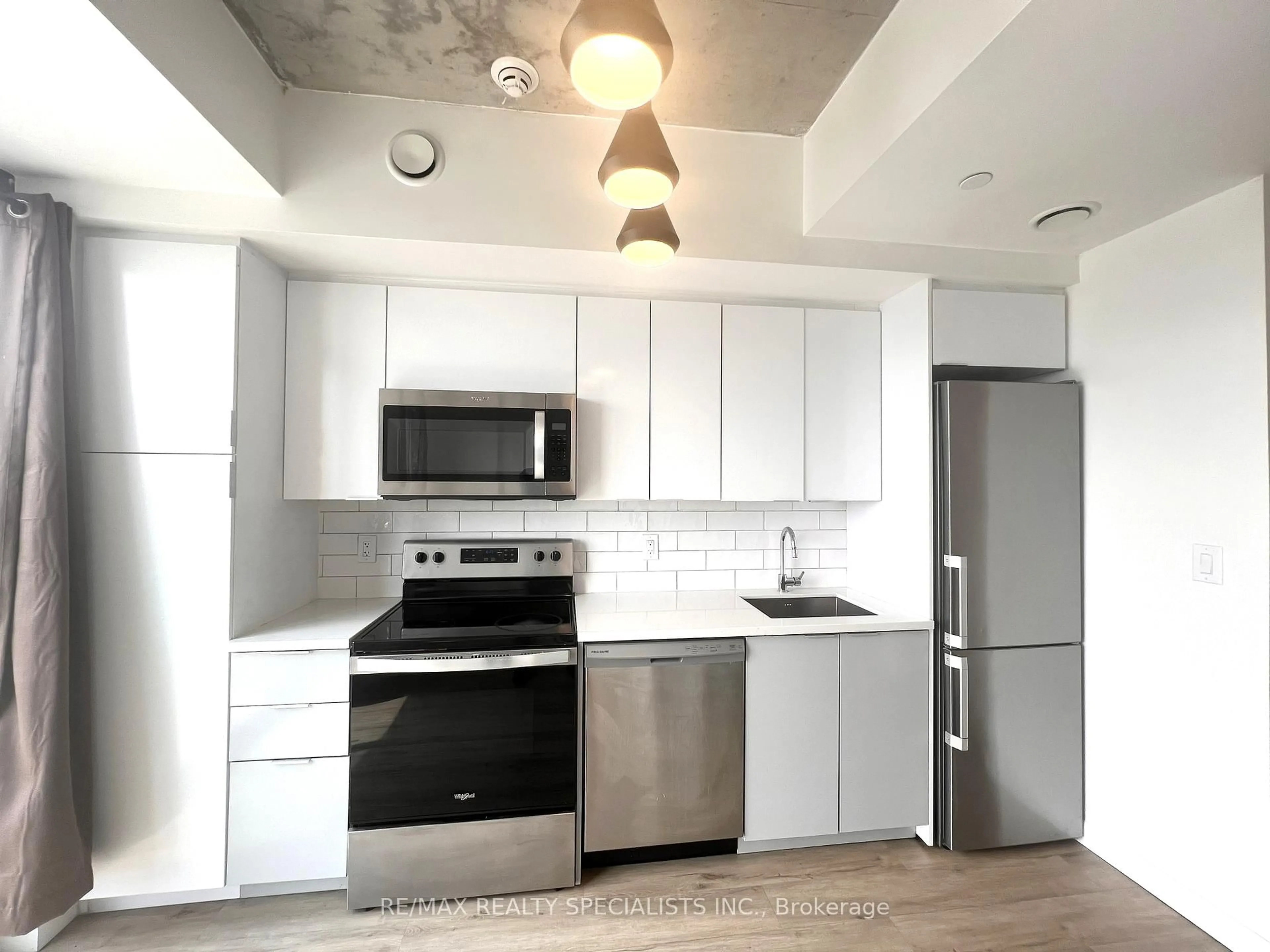 Standard kitchen, unknown for 7 ERIE Ave #809, Brantford Ontario N3S 2E7