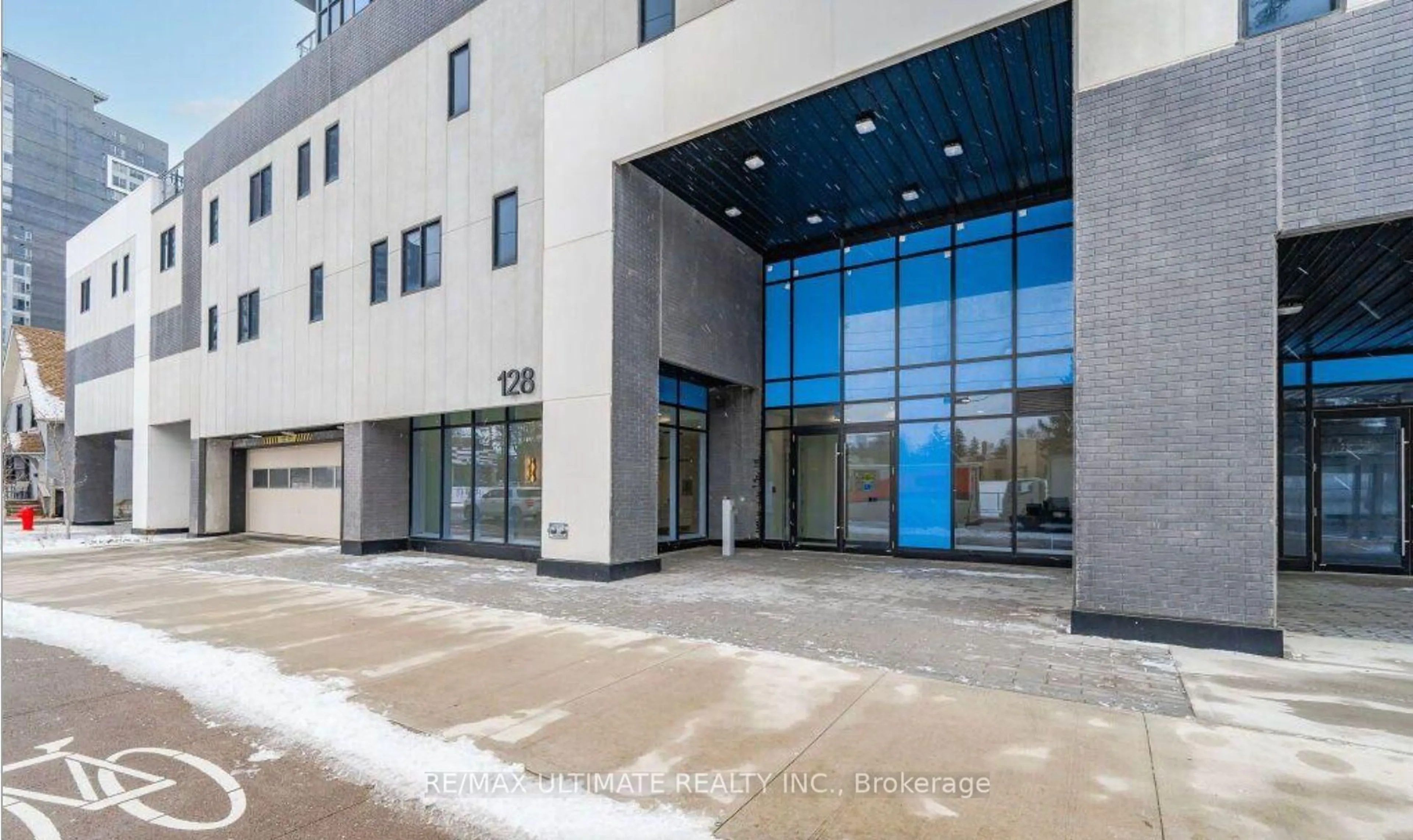 Indoor foyer for 128 King St #710, Waterloo Ontario N2J 2X9