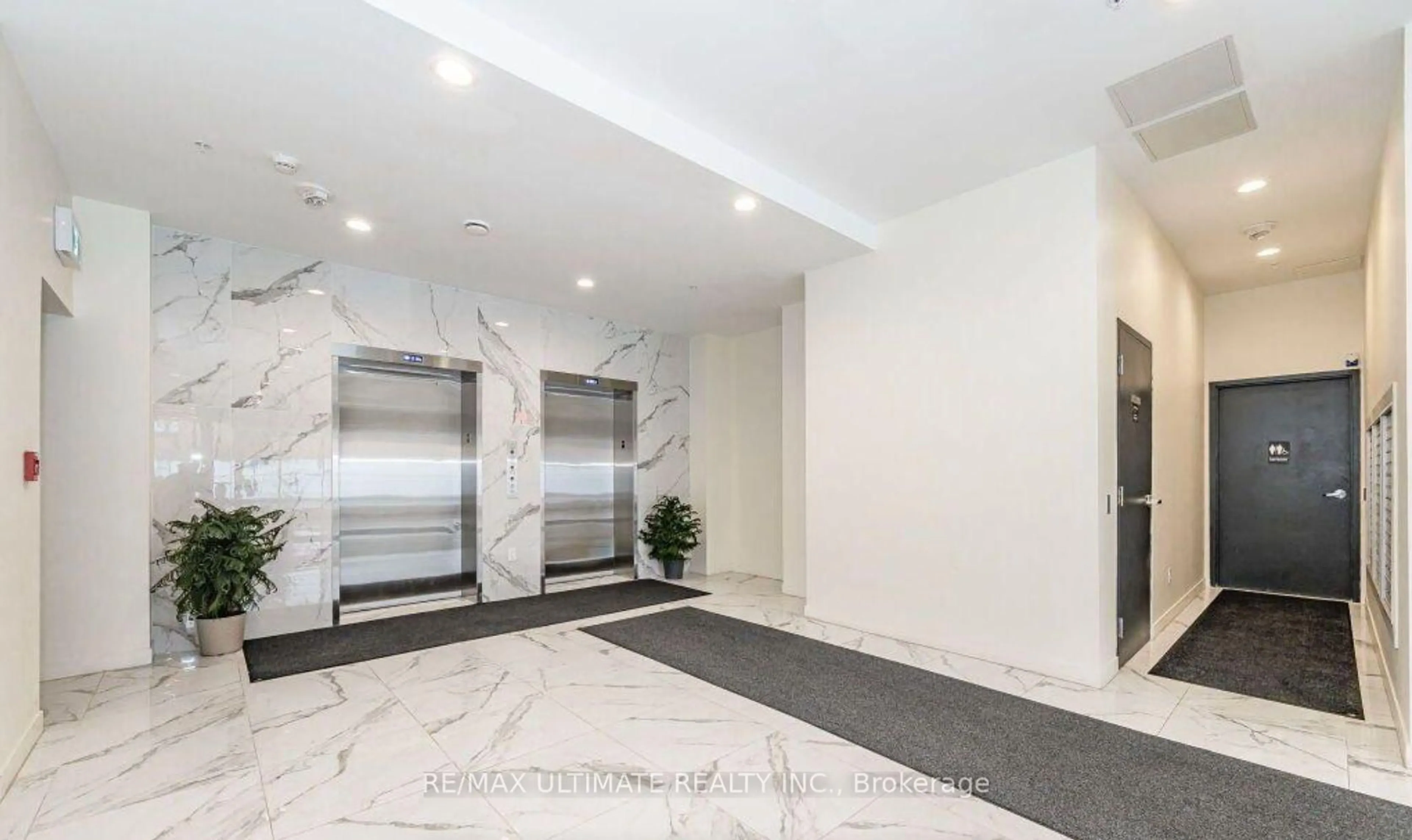Indoor foyer for 128 King St #710, Waterloo Ontario N2J 2X9
