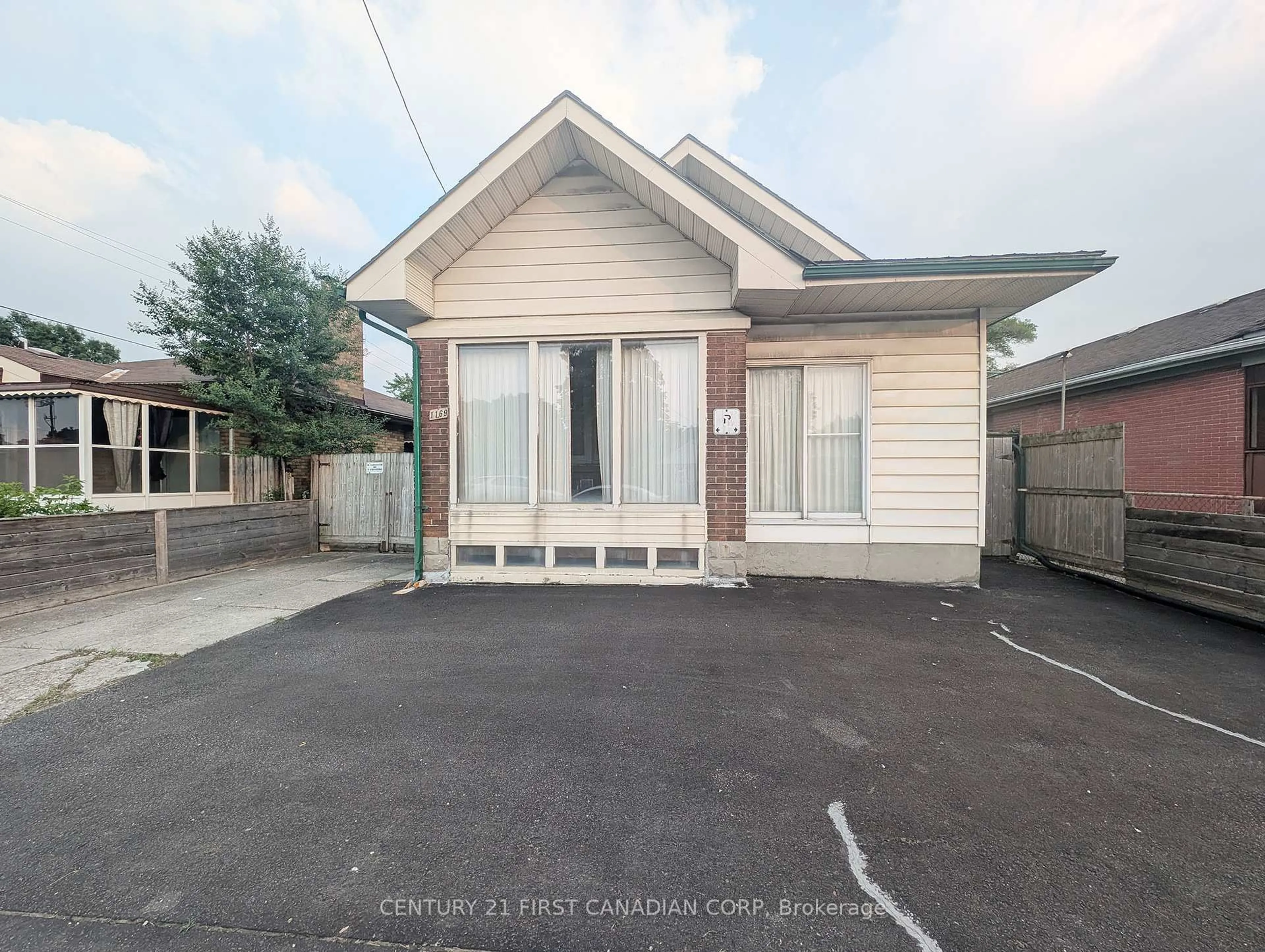 Unknown for 1169 Oxford St, London East Ontario N5Y 3L7