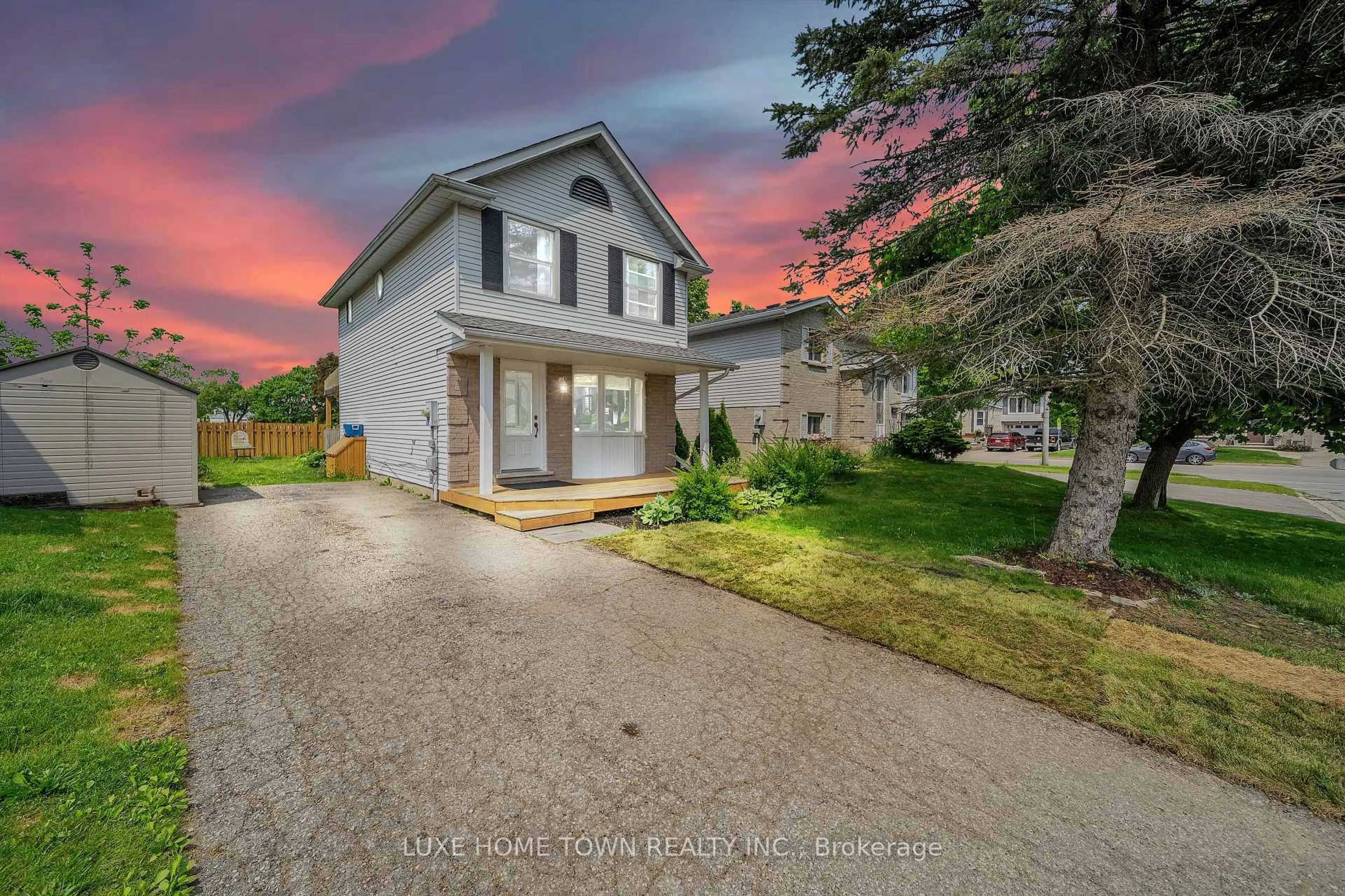 A pic from outside/outdoor area/front of a property/back of a property/a pic from drone, street for 506 Halberstadt Circ, Cambridge Ontario N2H 5J7