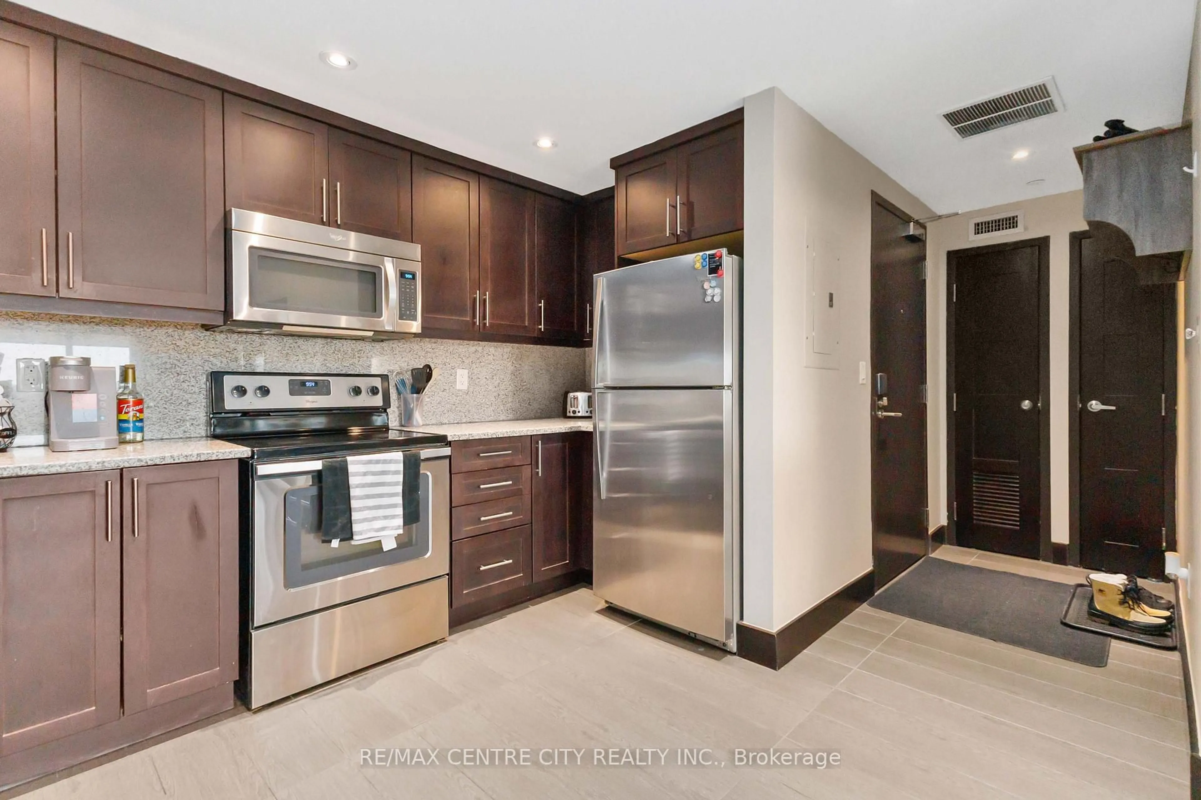 Standard kitchen, unknown for 1235 Richmond St #1218, London East Ontario N6A 0C1