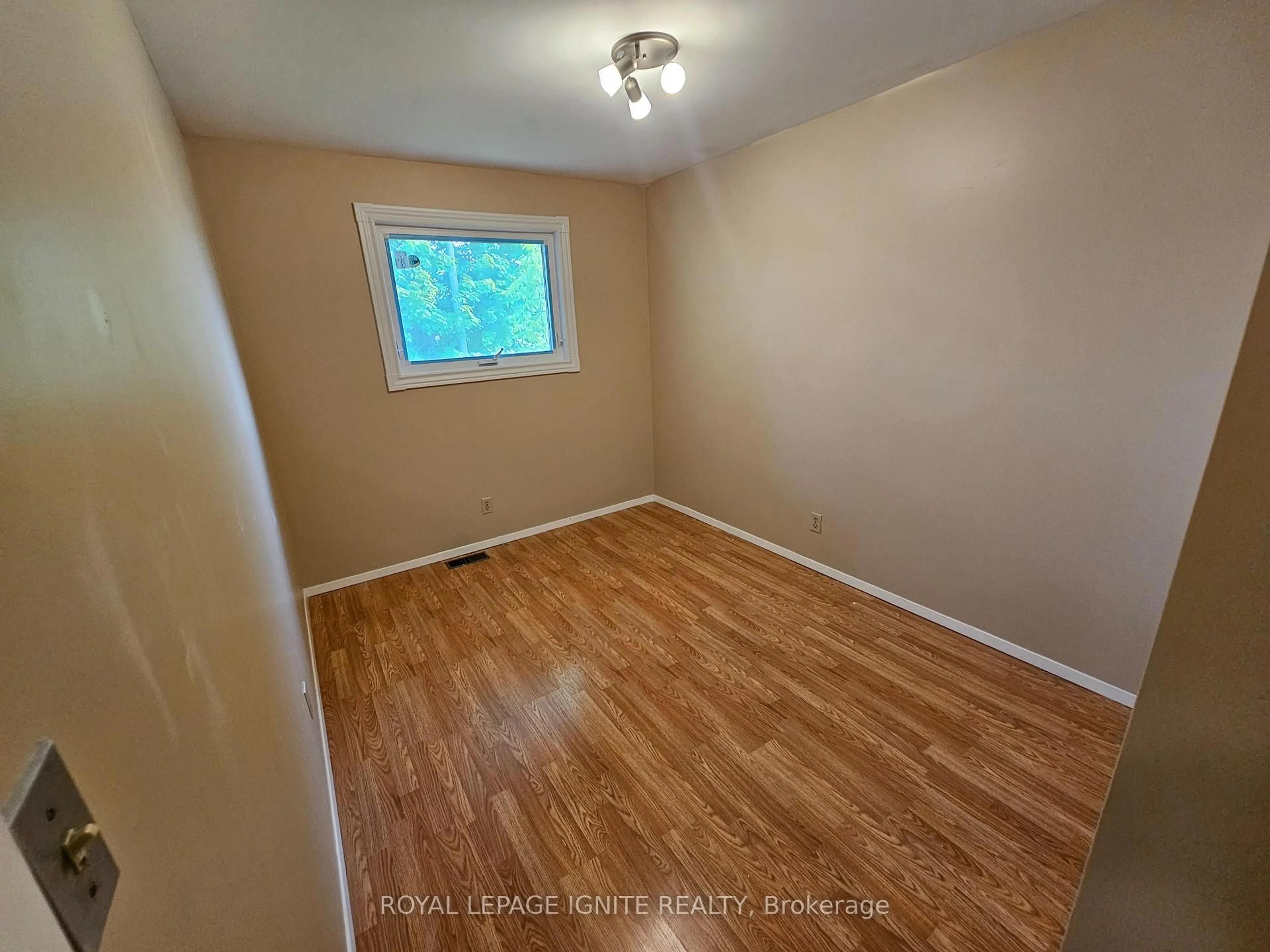 A pic of a room for 253 WOODLAND Dr, Selwyn Ontario K9L 1P2