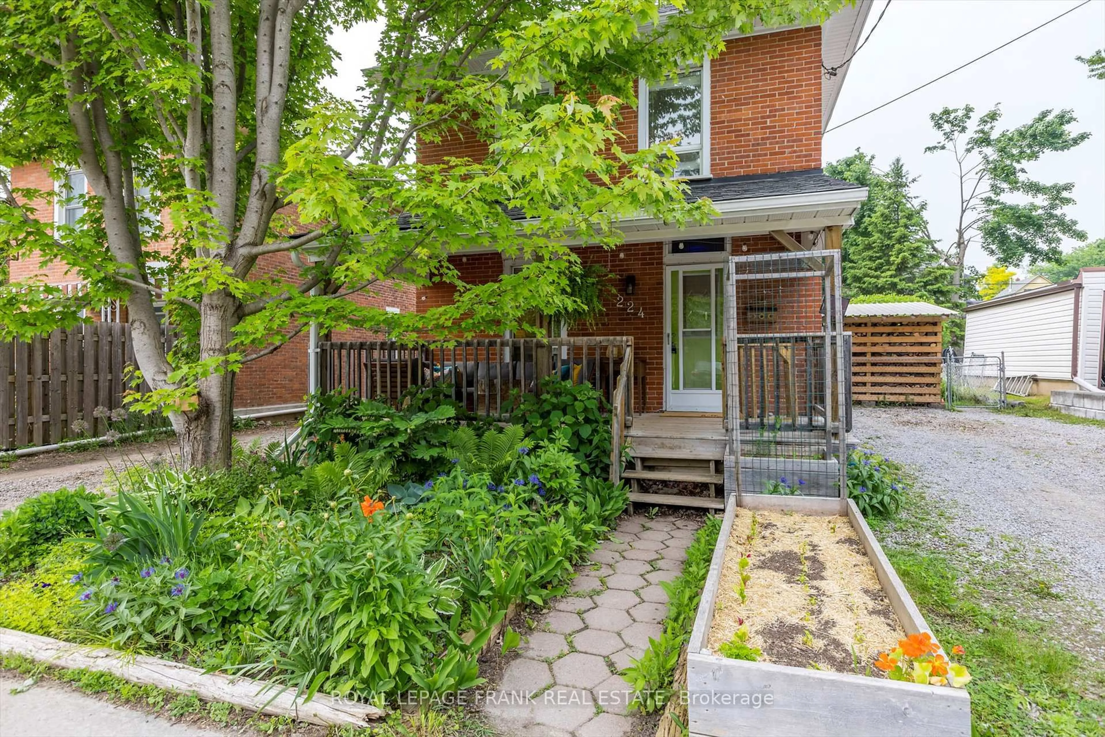 Patio, street for 224 Munroe Ave, Peterborough East Ontario K9H 1H8