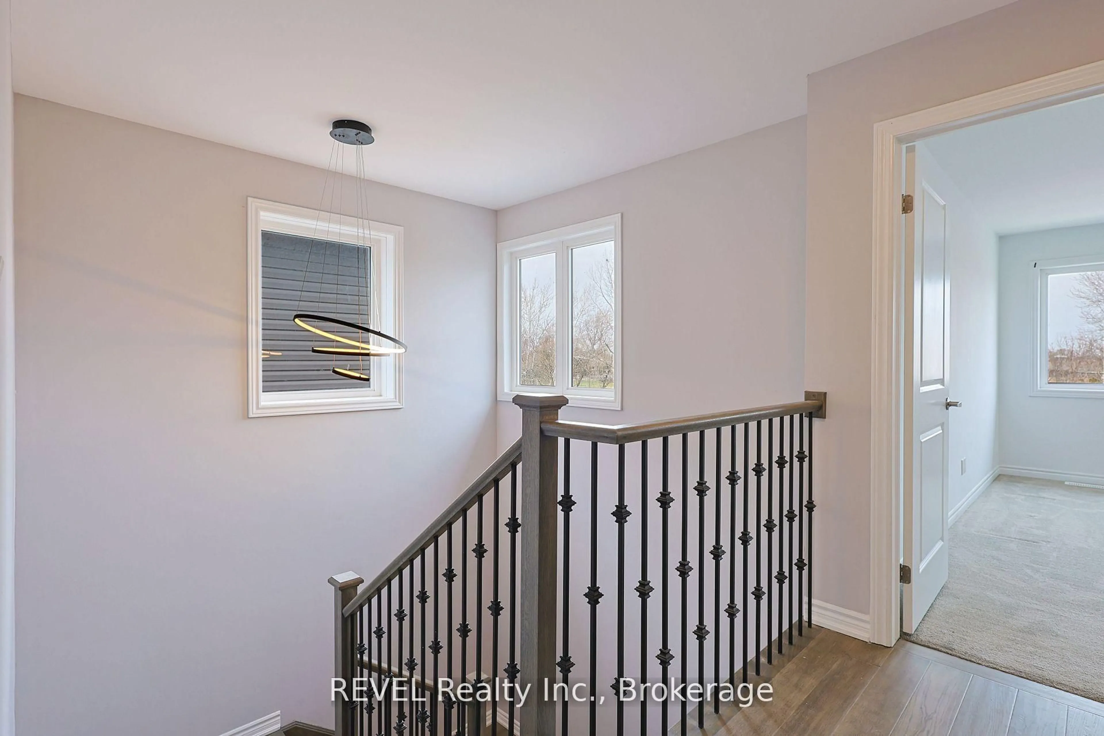 Indoor entryway for 139 Caroline St, Welland Ontario L3B 0K1