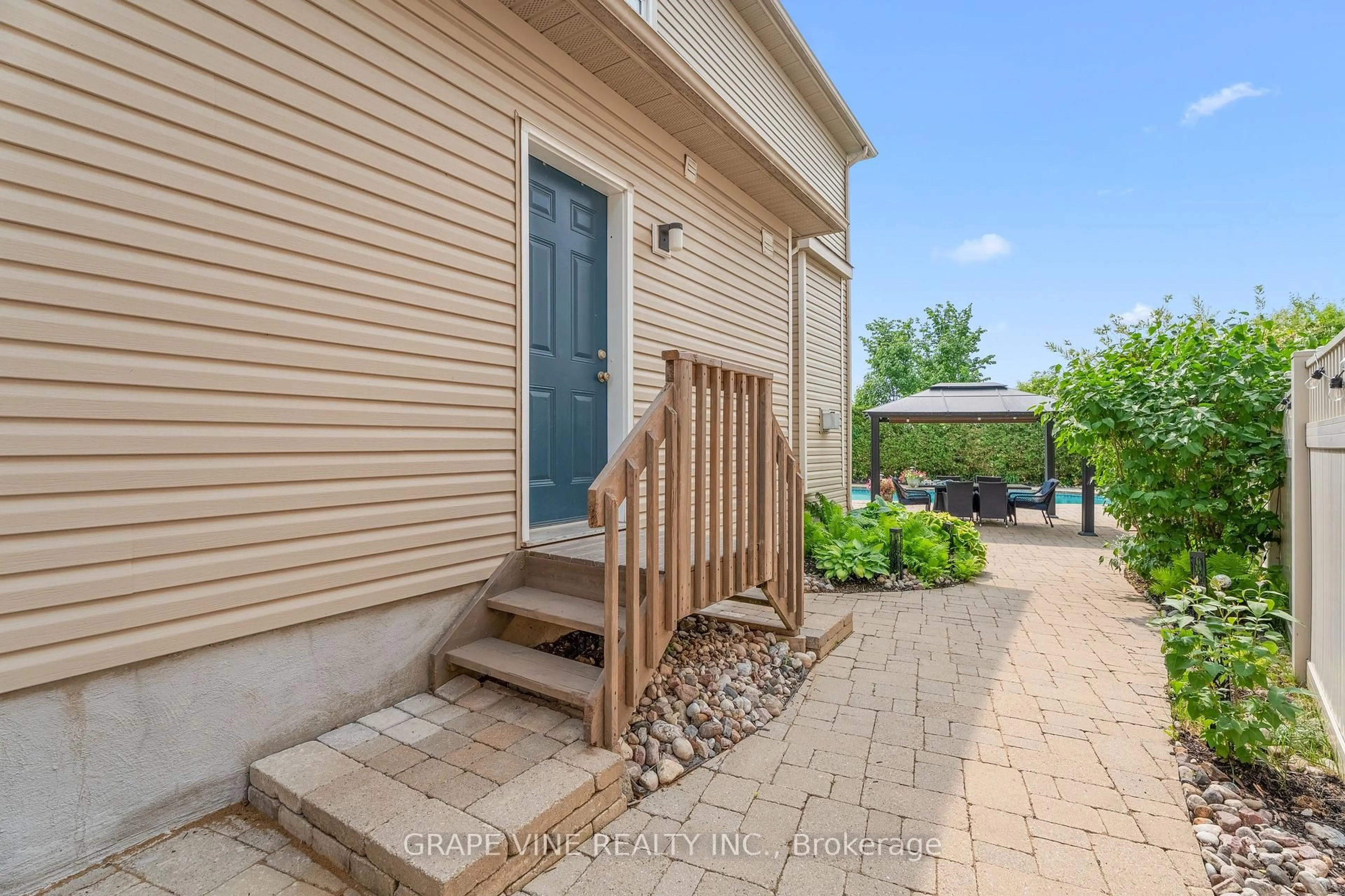 Patio, street for 421 Keith Cres, Orleans Ontario K1W 0A2