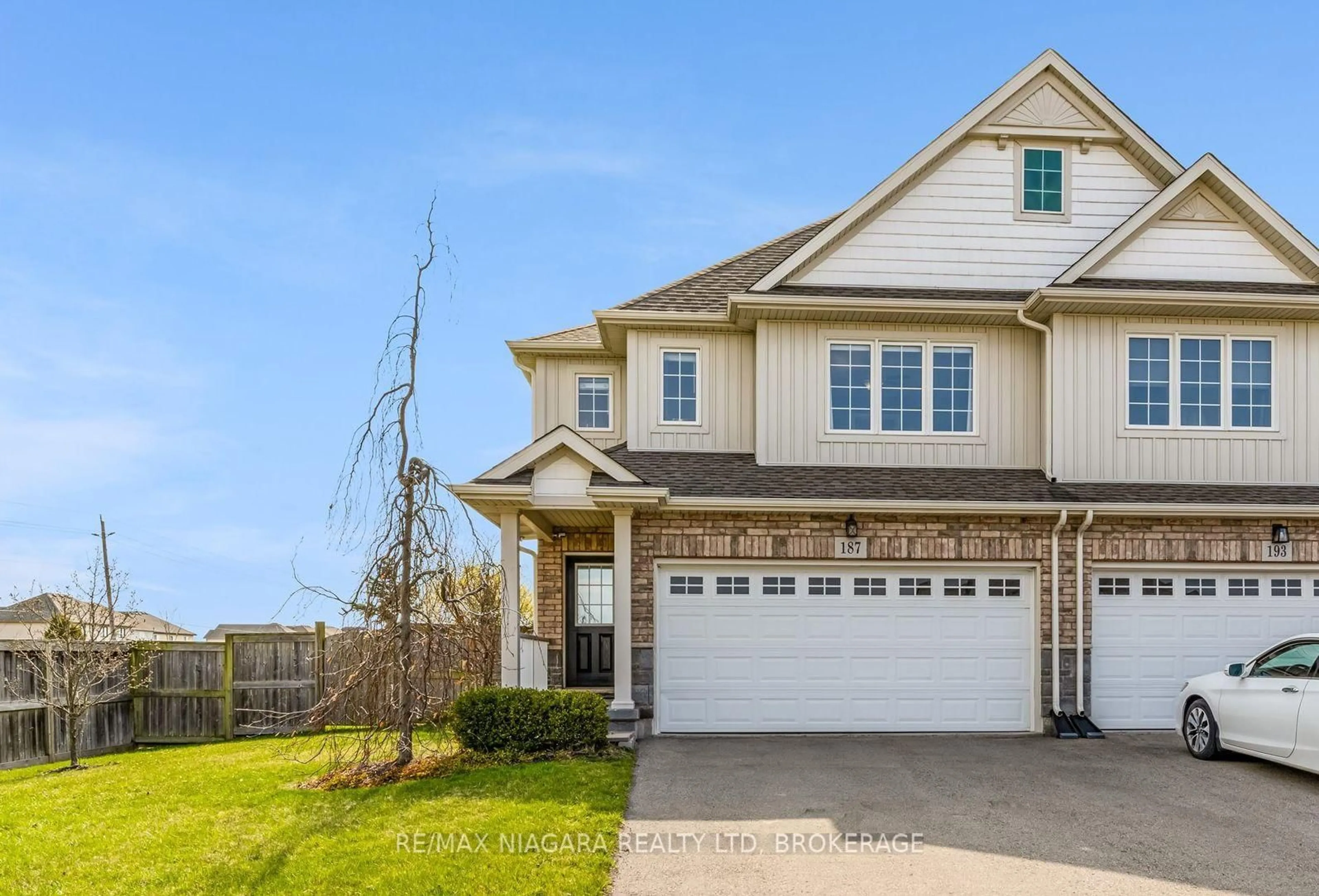Home with vinyl exterior material, street for 187 Cardinal Cres, Welland Ontario L3C 0B7