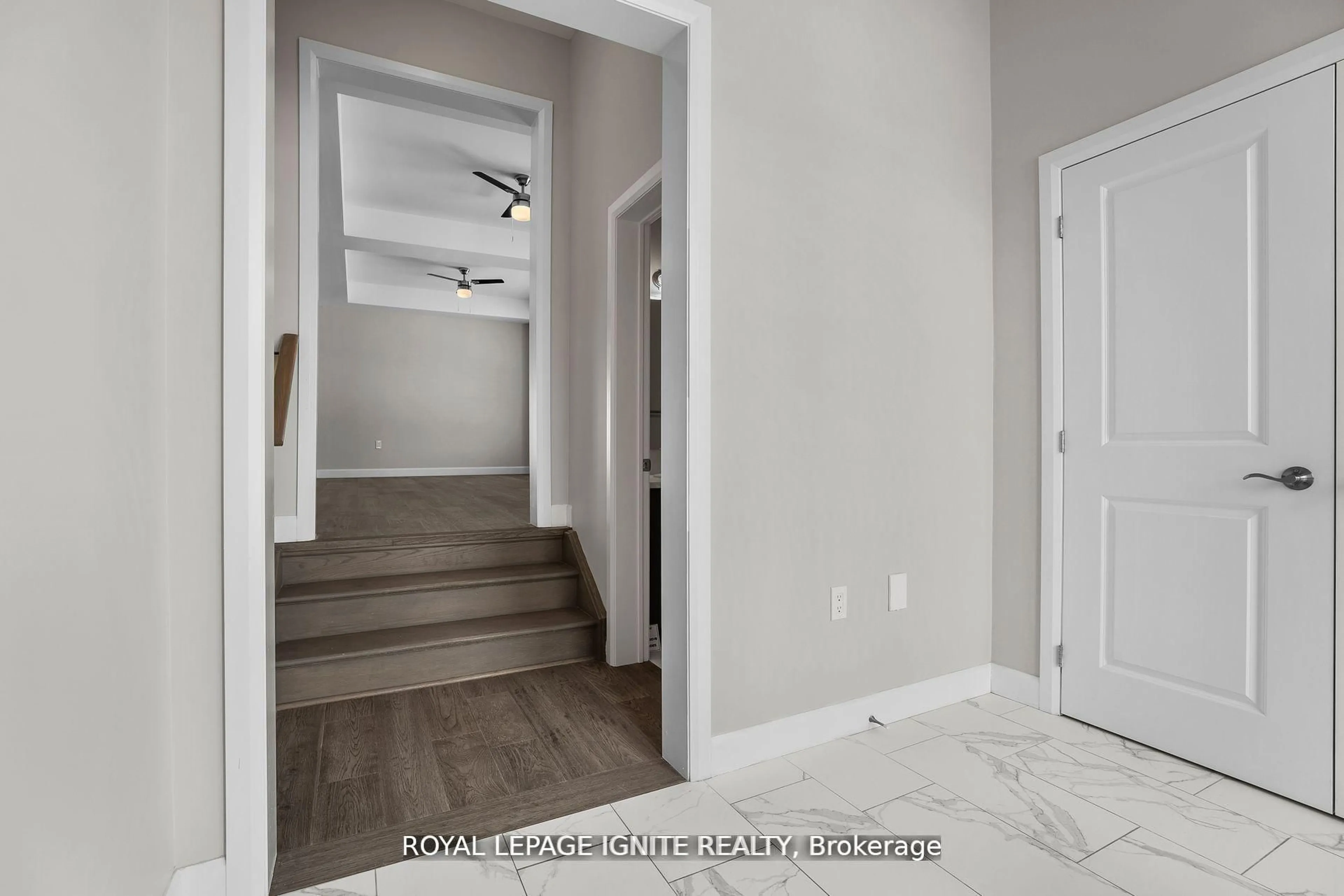 Indoor entryway for 641 Lemay Grve, Peterborough Ontario K9K 0G9