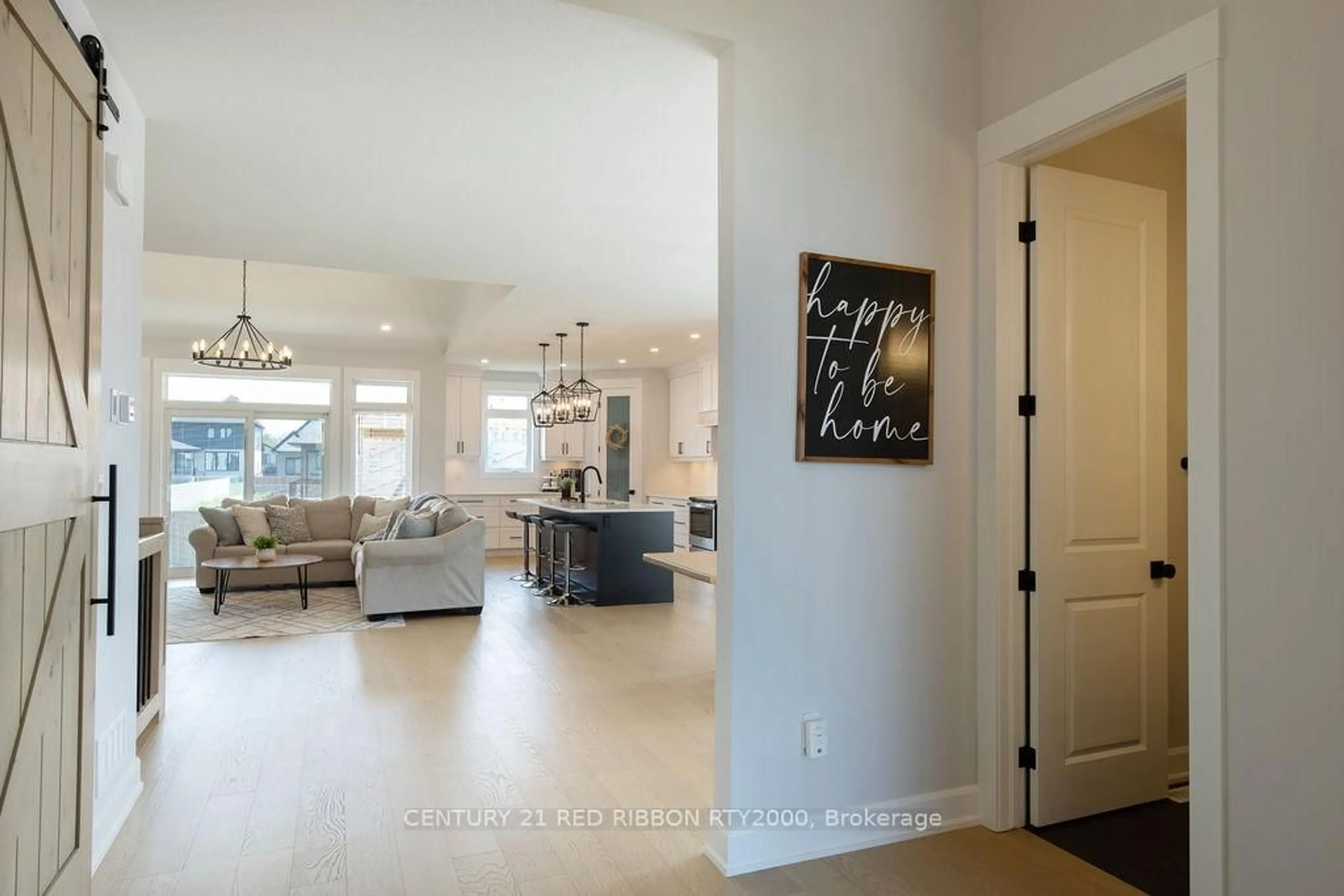 Indoor entryway for 11 BRISCOE Cres, Strathroy-Caradoc Ontario N7G 4E1