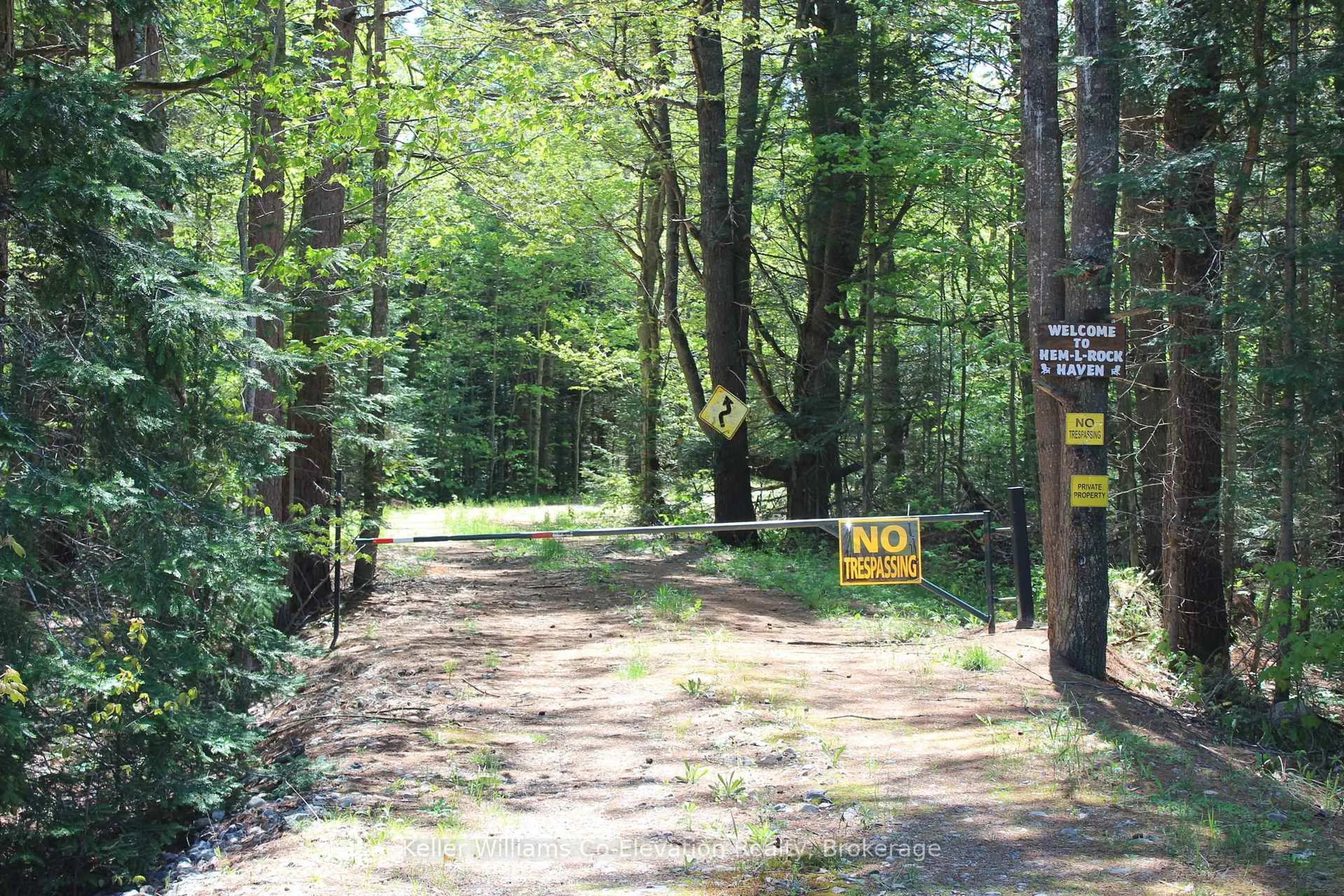Parking for 4313 Highway 518, McMurrich/Monteith Ontario P0A 1C0