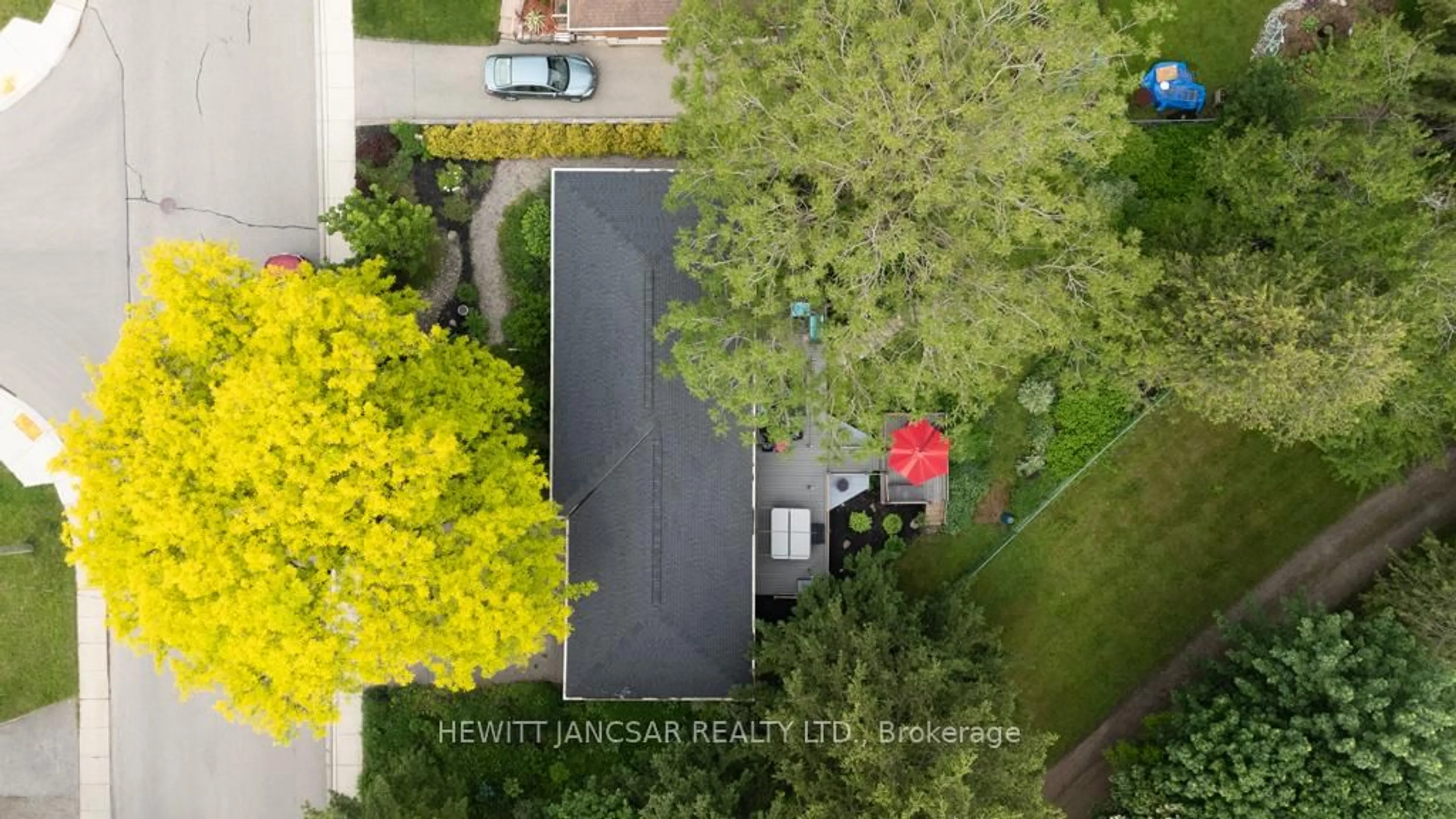A pic from outside/outdoor area/front of a property/back of a property/a pic from drone, street for 237 Sixth Ave, Woodstock Ontario N4S 4G3