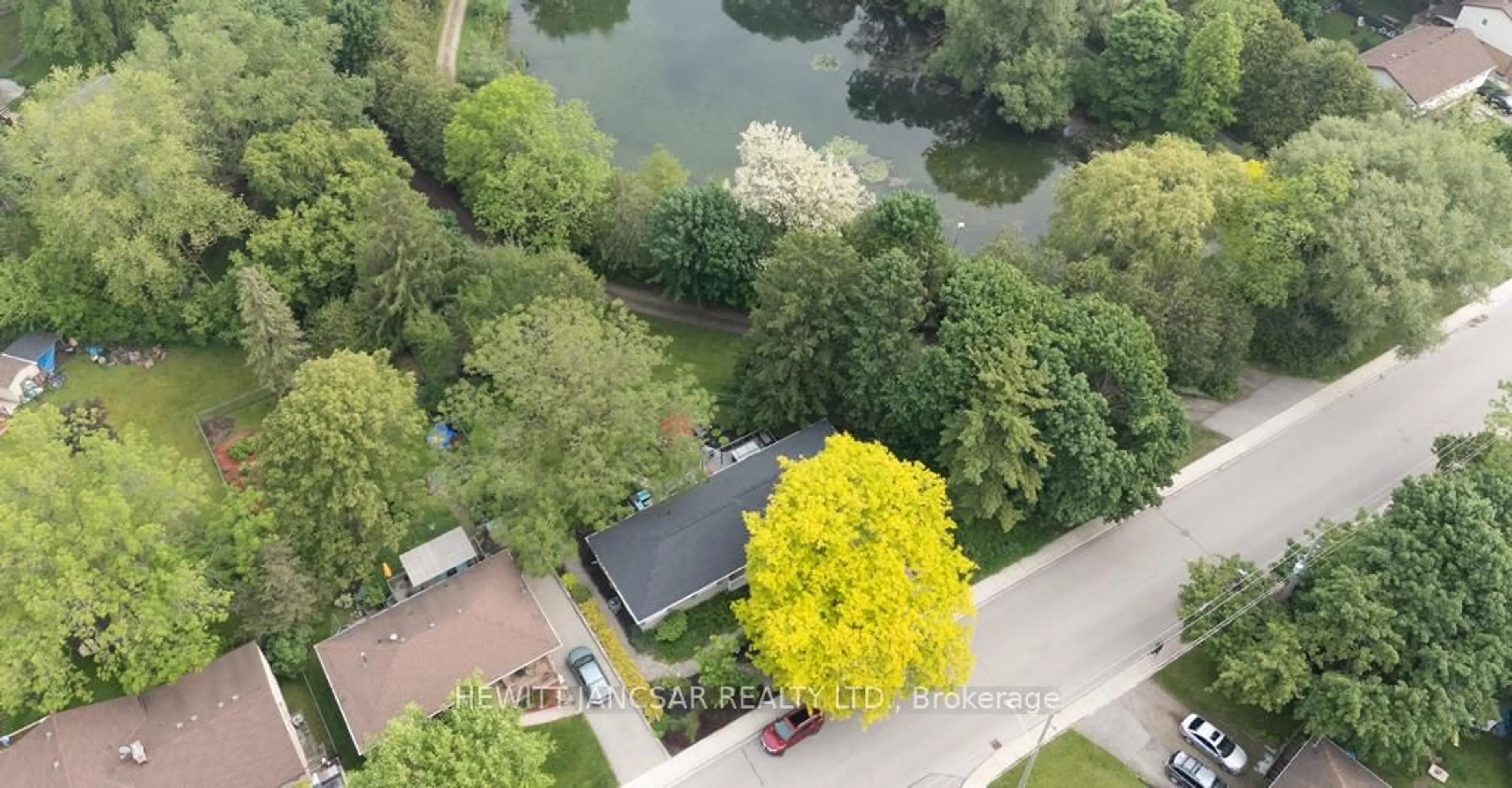 A pic from outside/outdoor area/front of a property/back of a property/a pic from drone, water/lake/river/ocean view for 237 Sixth Ave, Woodstock Ontario N4S 4G3