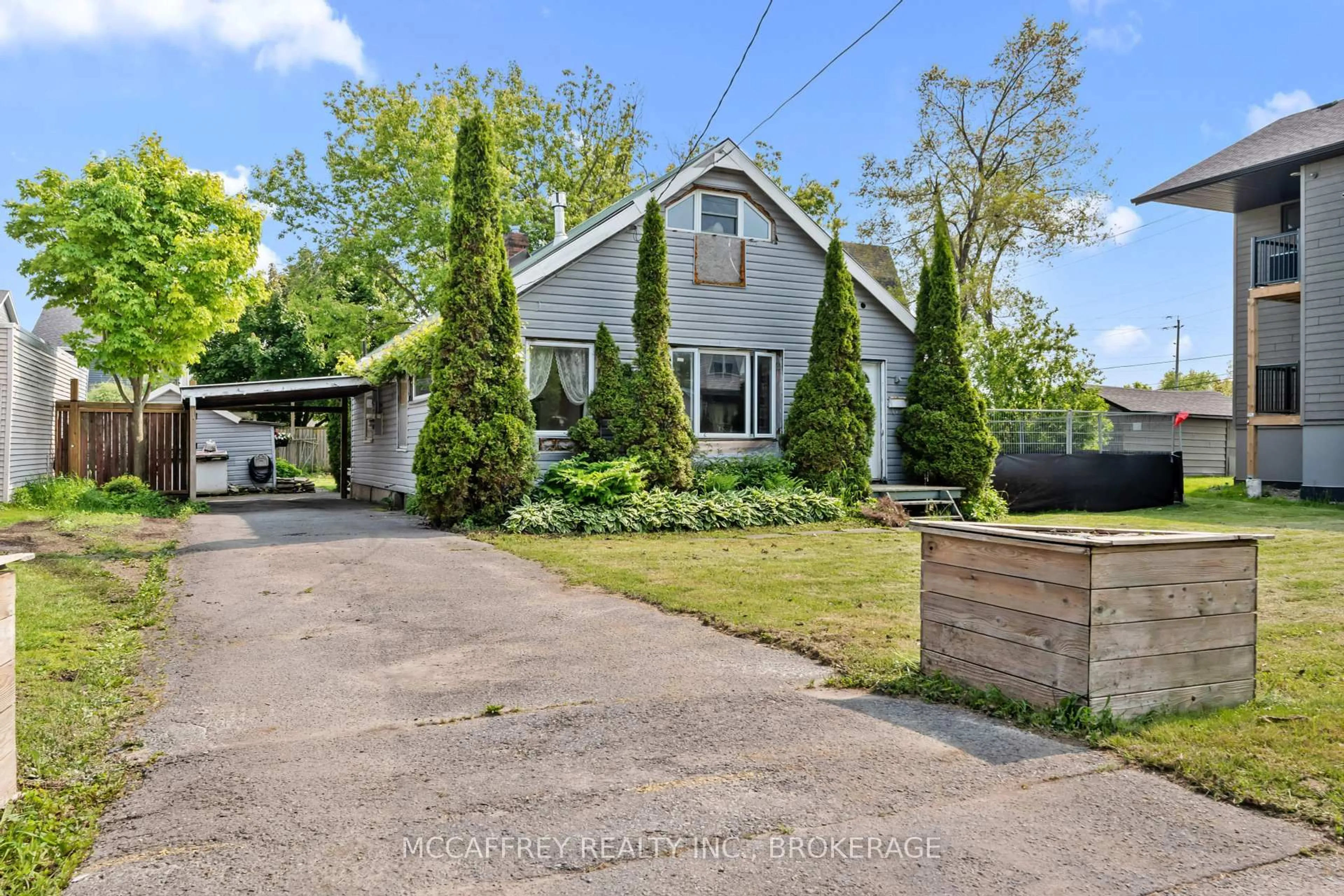 A pic from outside/outdoor area/front of a property/back of a property/a pic from drone, street for 120 Baiden St, Kingston Ontario K7M 2K3