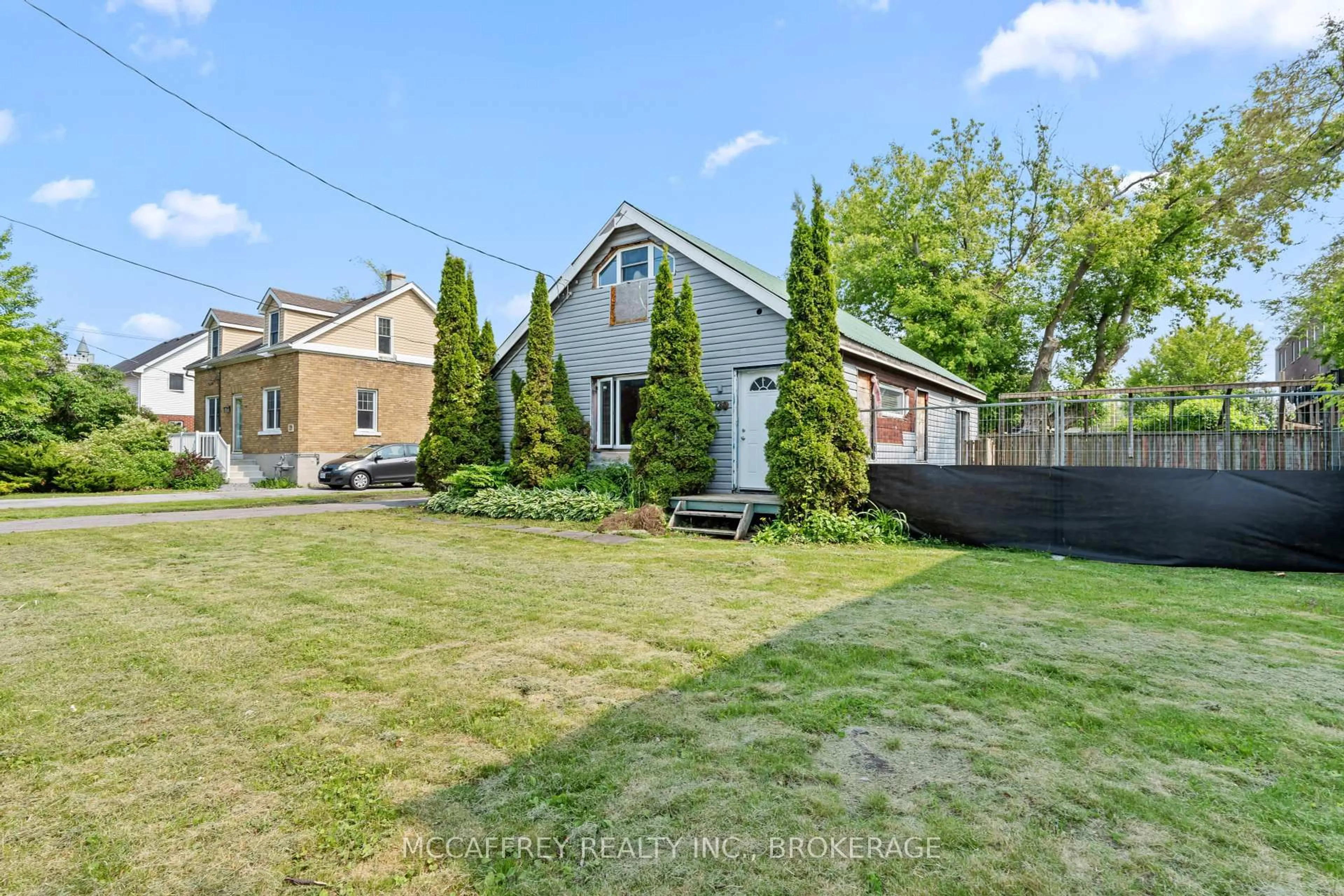 A pic from outside/outdoor area/front of a property/back of a property/a pic from drone, street for 120 Baiden St, Kingston Ontario K7M 2K3