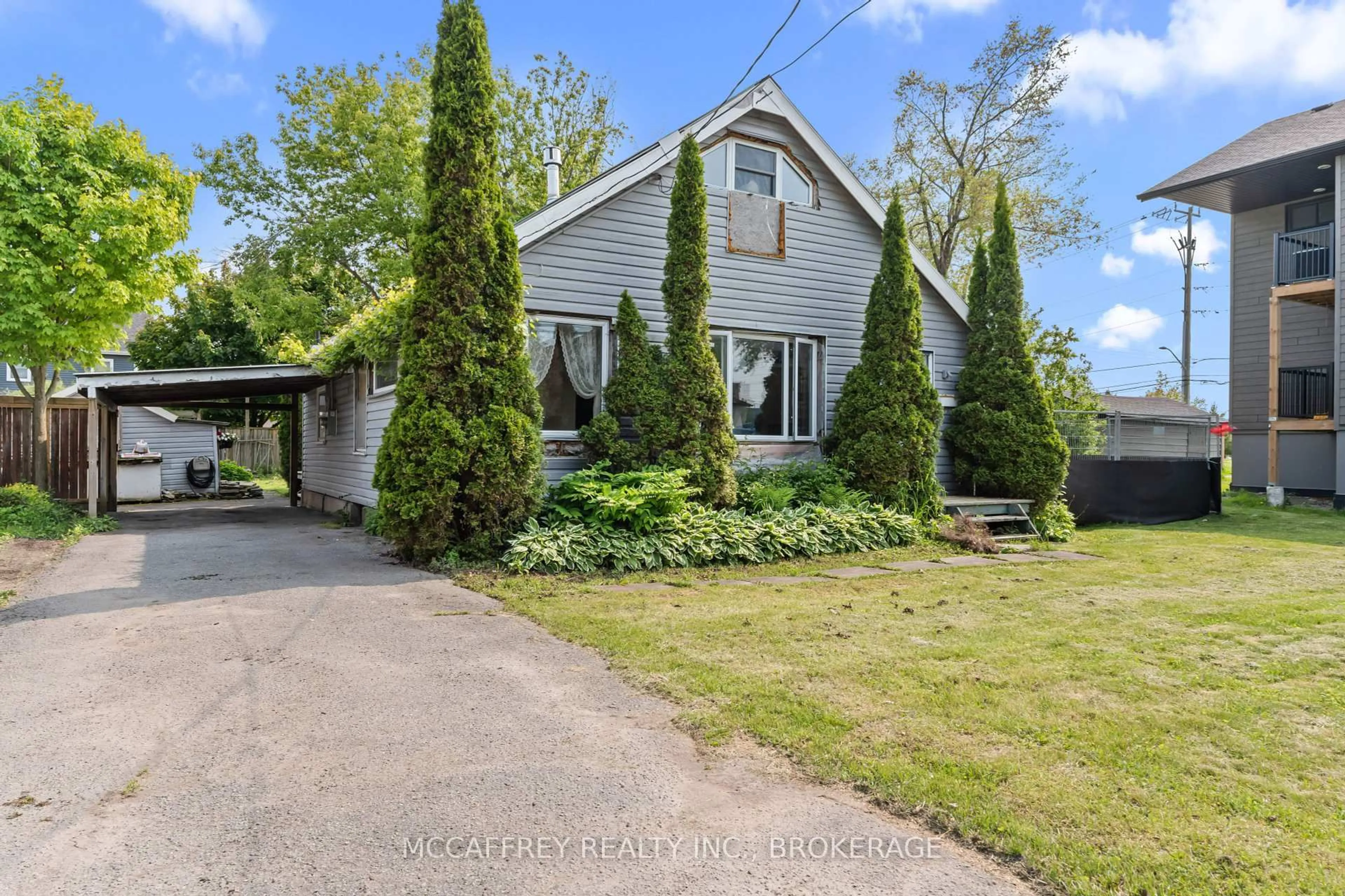 A pic from outside/outdoor area/front of a property/back of a property/a pic from drone, street for 120 Baiden St, Kingston Ontario K7M 2K3