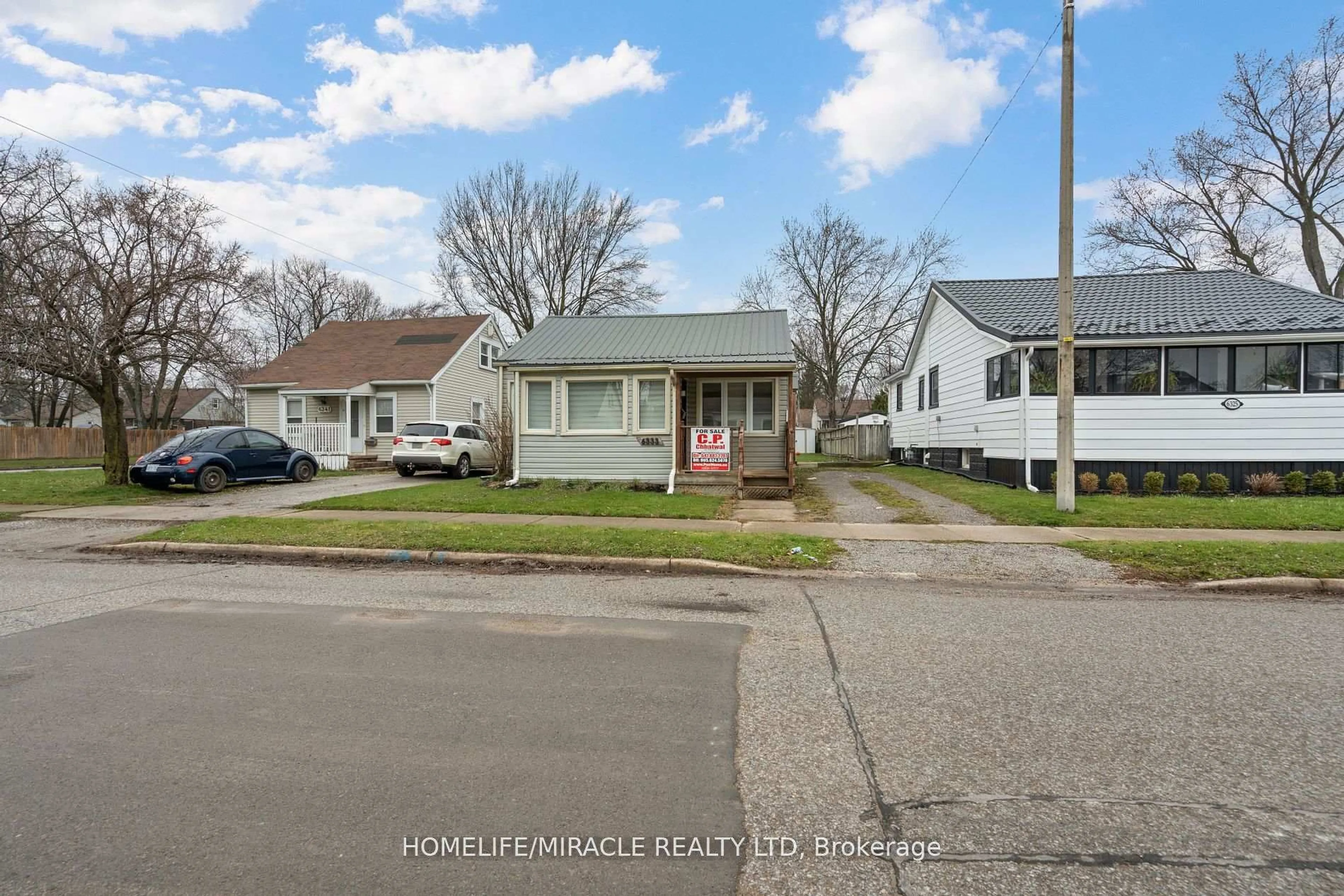 A pic from outside/outdoor area/front of a property/back of a property/a pic from drone, street for 6333 Skinner St, Niagara Falls Ontario L2G 2Y6