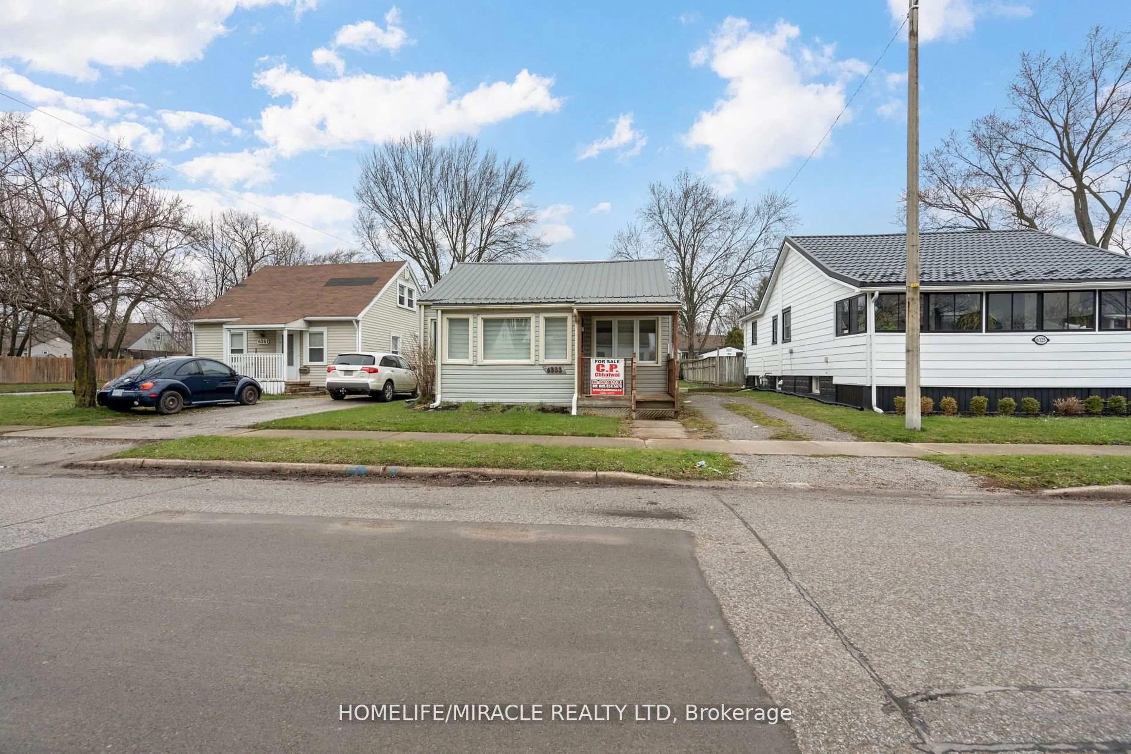 A pic from outside/outdoor area/front of a property/back of a property/a pic from drone, street for 6333 Skinner St, Niagara Falls Ontario L2G 2Y6