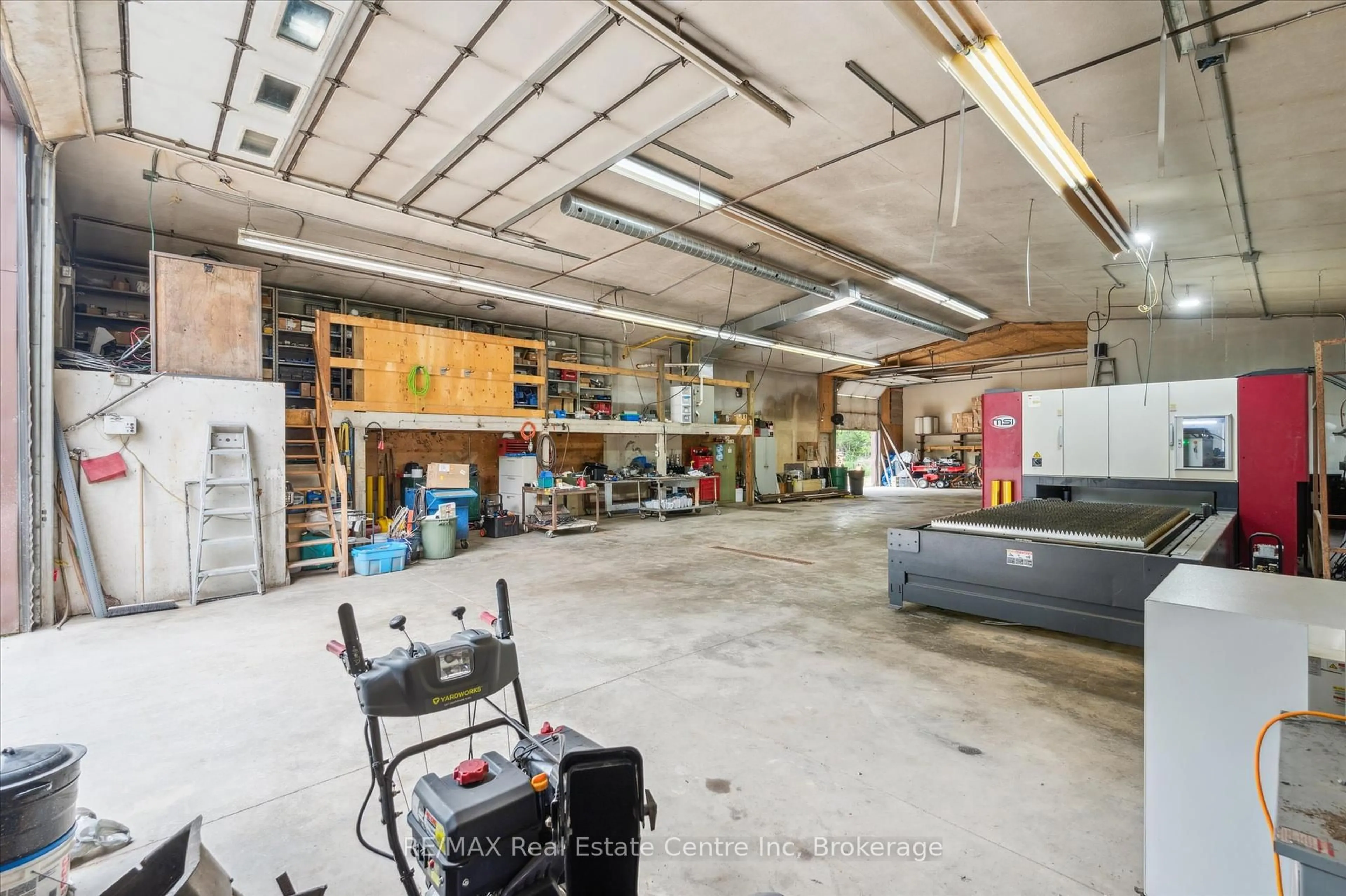 Indoor garage for 4871 Wellington Road 29 Rd, Guelph/Eramosa Ontario N1H 6H8