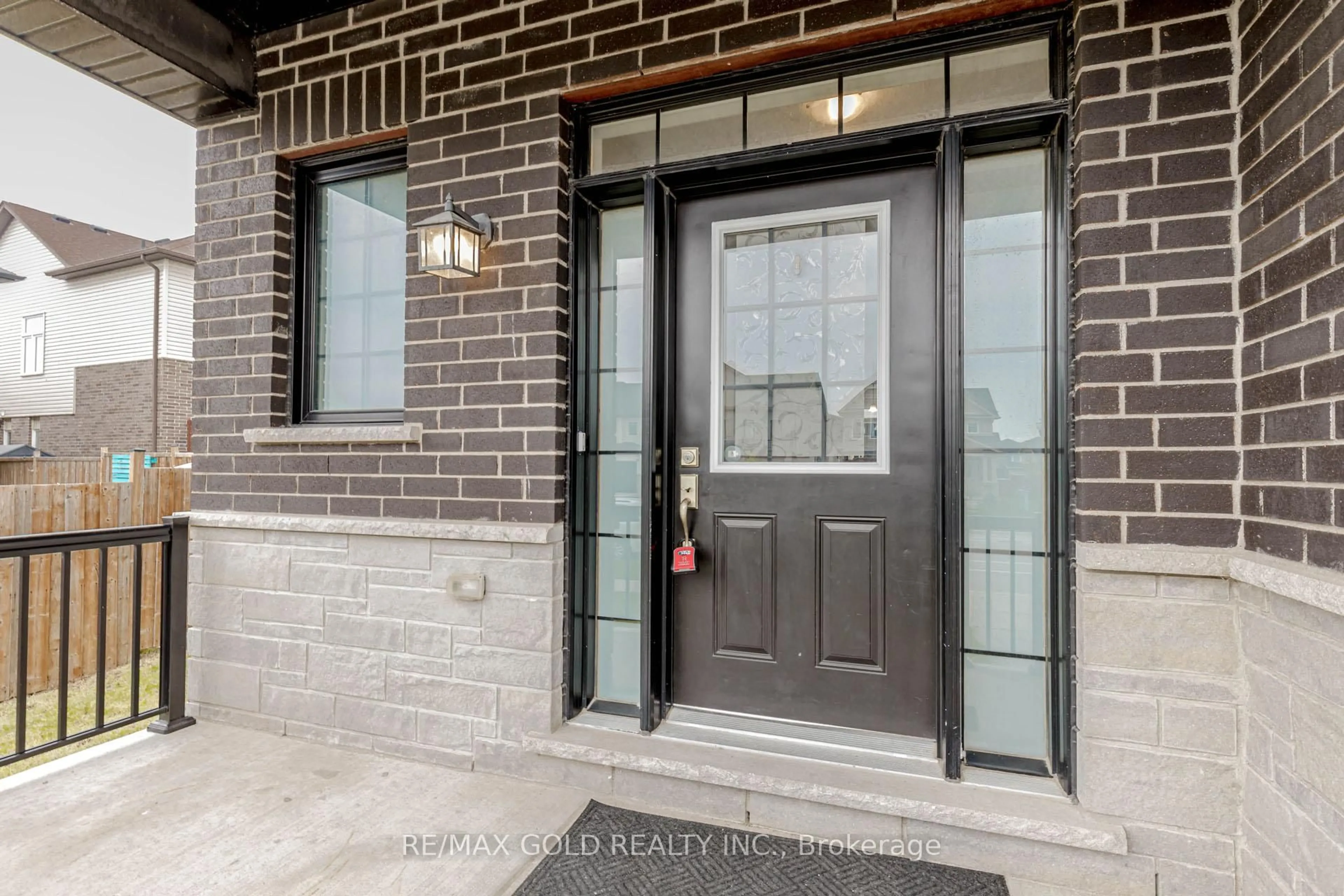Indoor entryway for 604 Blair Creek Dr, Kitchener Ontario N2P 0E7