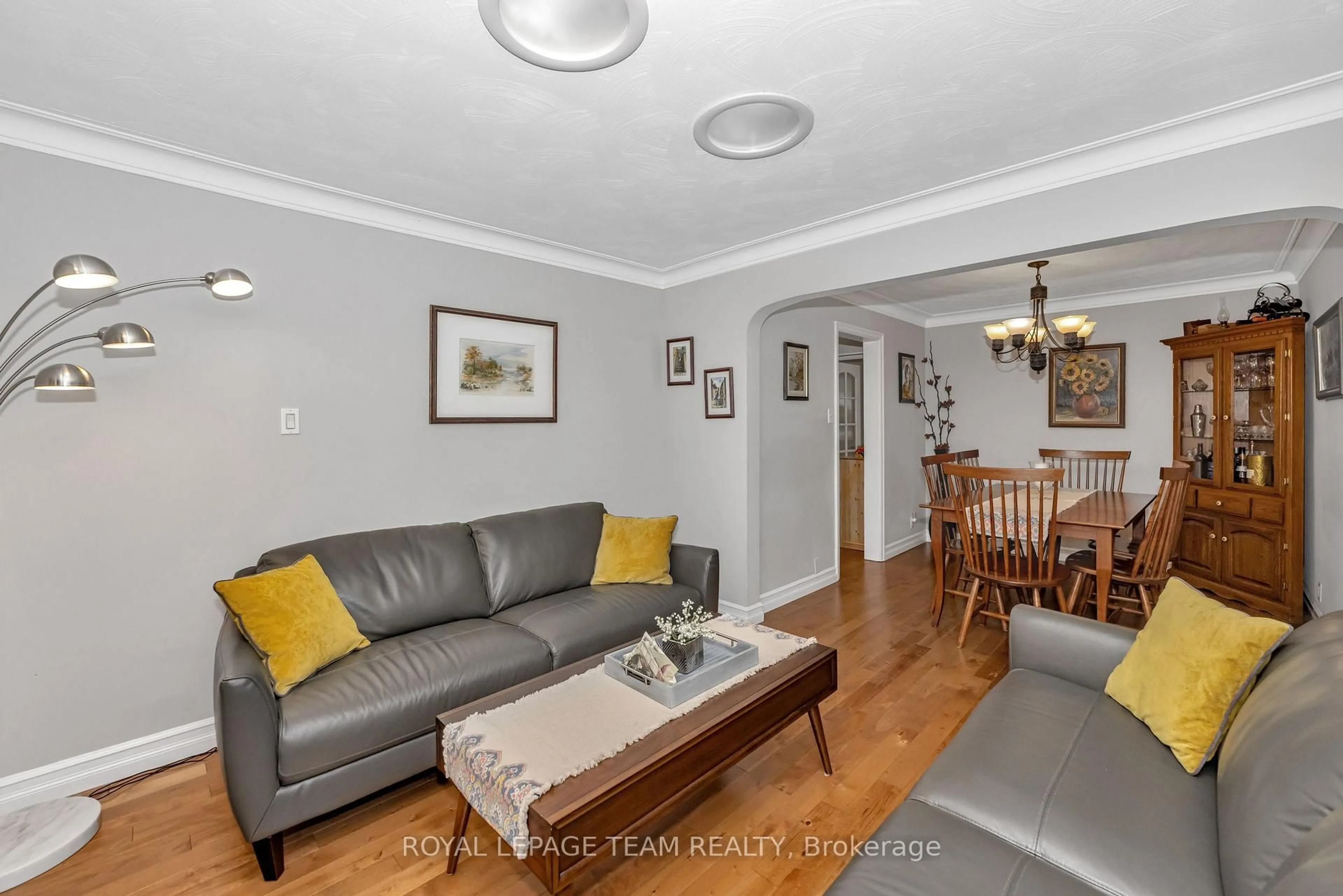 Living room with furniture, unknown for 423 Blake Blvd, Ottawa Ontario K1L 6L1