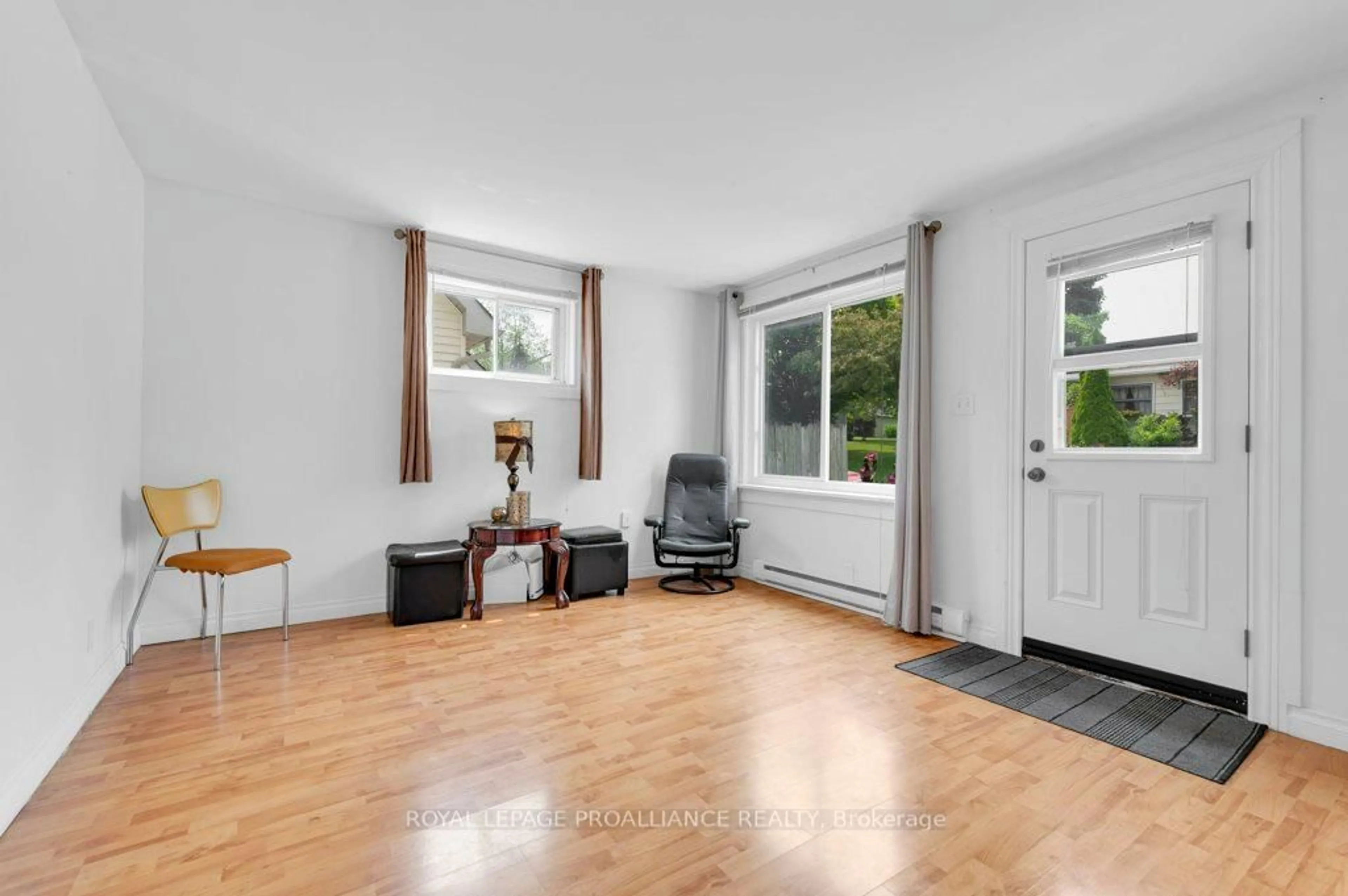 Living room with furniture, unknown for 77 Frank St, Belleville Ontario K8P 3V5