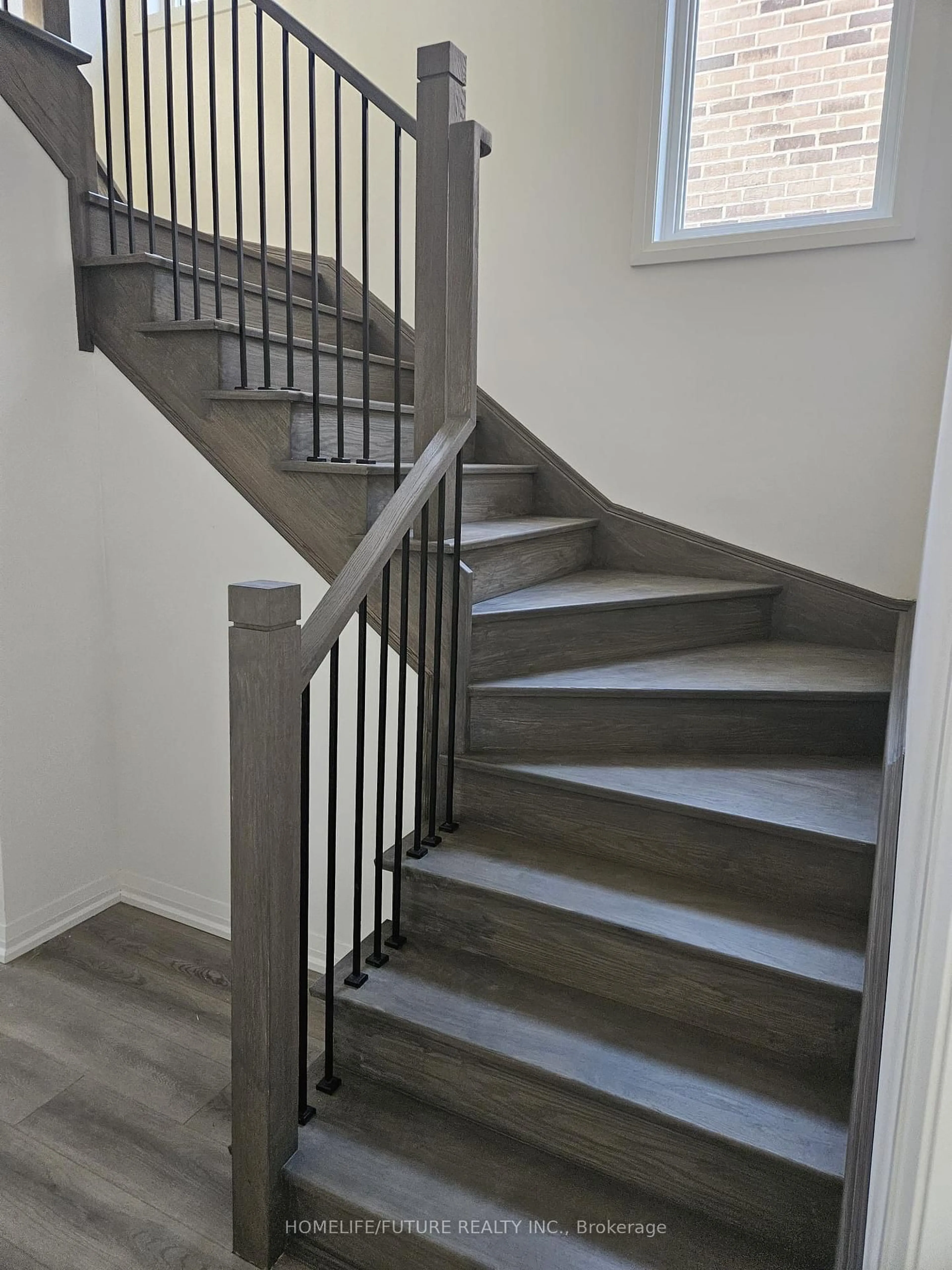 Stairs for 1115 Denton Dr, Cobourg Ontario K9A 4A1