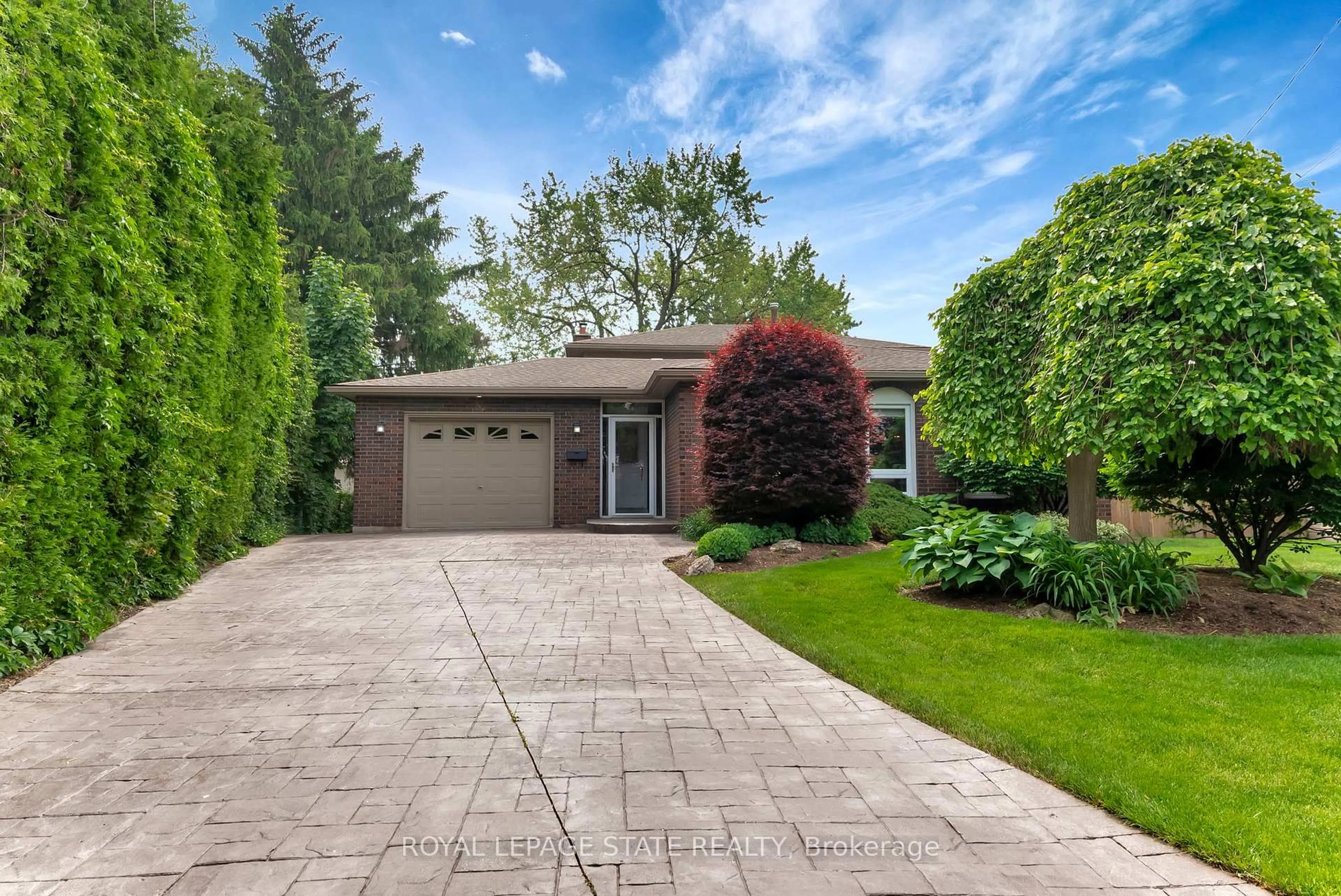Home with brick exterior material, street for 31 Rialto Crt, Hamilton Ontario L9C 5T5