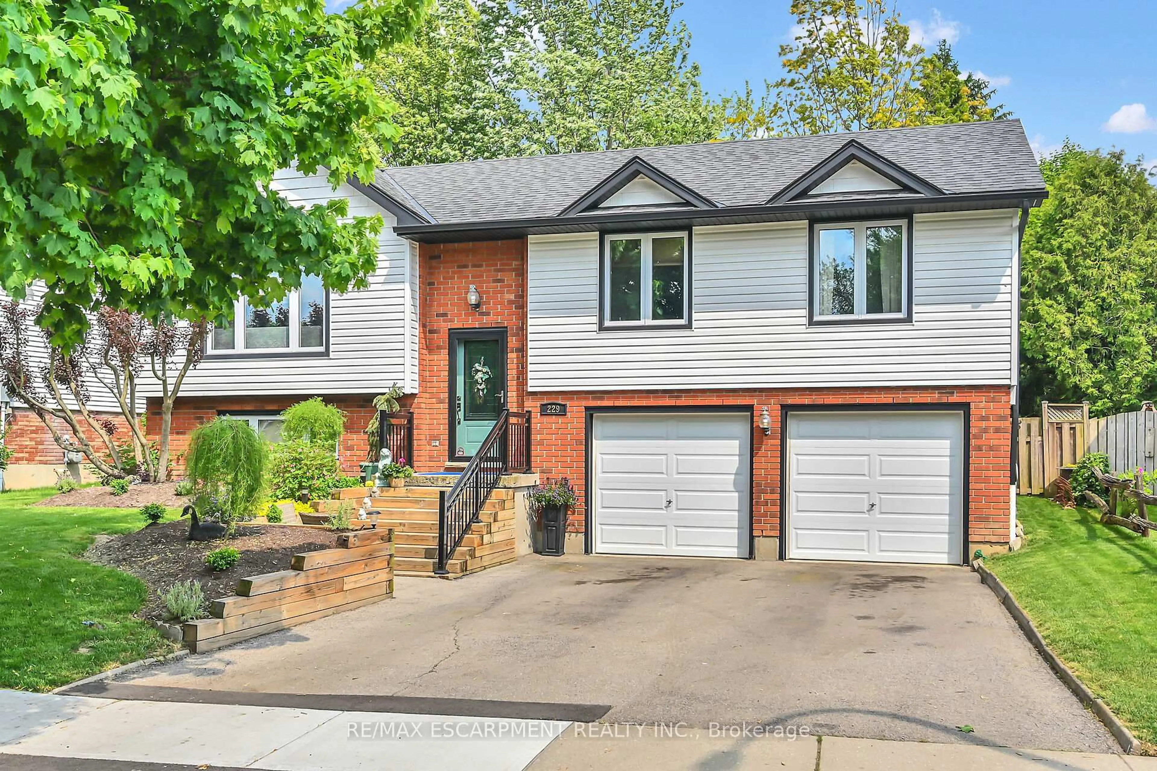 Home with brick exterior material, street for 229 Williamson Dr, Haldimand Ontario N3W 1A5