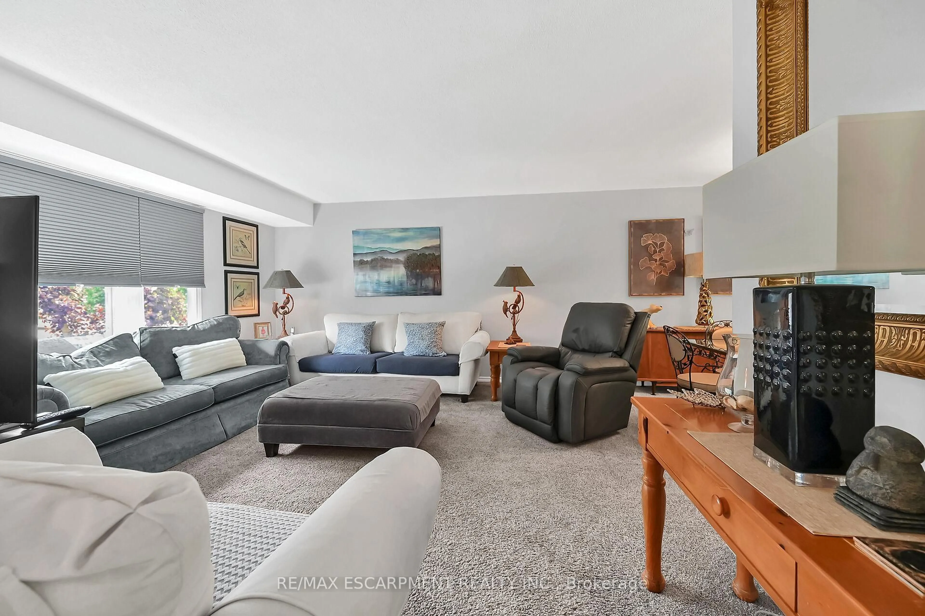 Living room with furniture, unknown for 229 Williamson Dr, Haldimand Ontario N3W 1A5