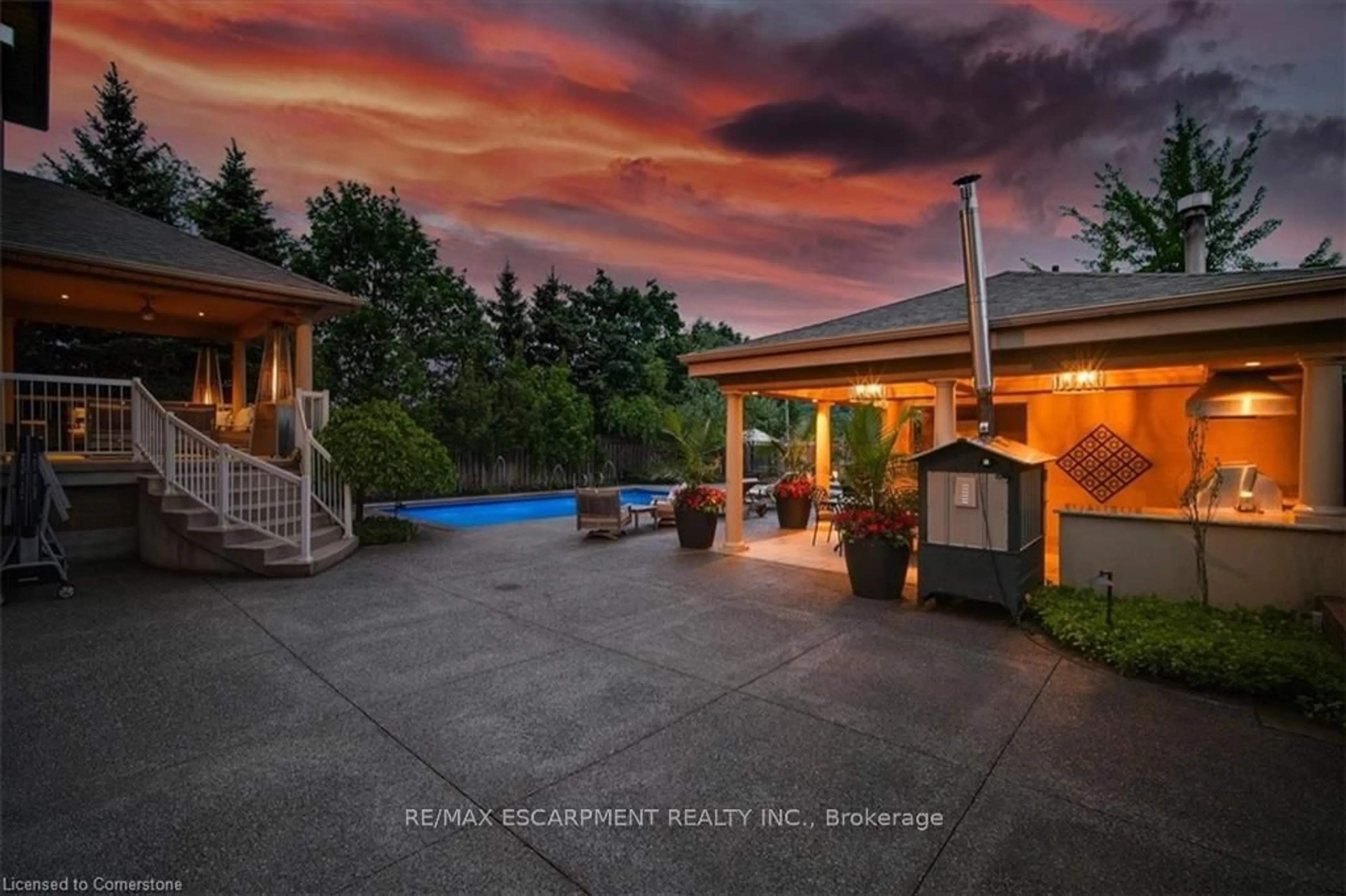 Patio, mountain view for 30 Parkmanor Dr, Hamilton Ontario L8E 5L2