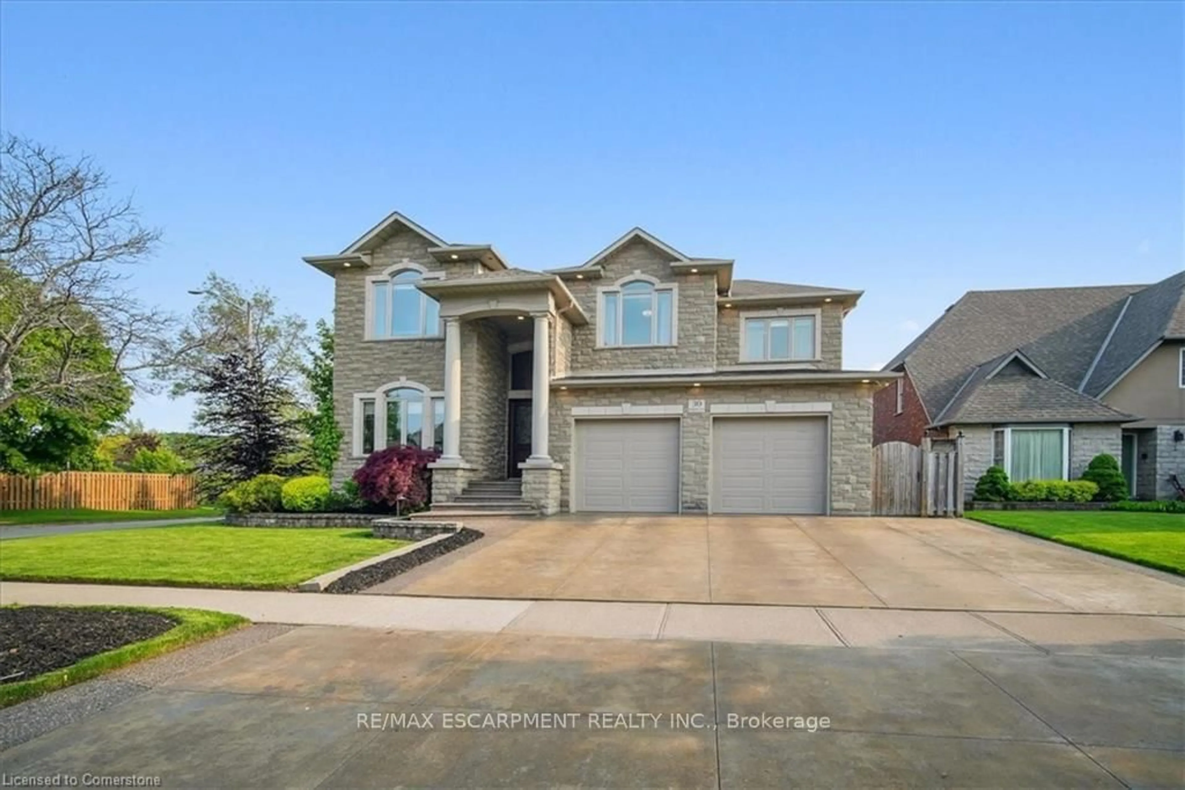 Home with vinyl exterior material, street for 30 Parkmanor Dr, Hamilton Ontario L8E 5L2