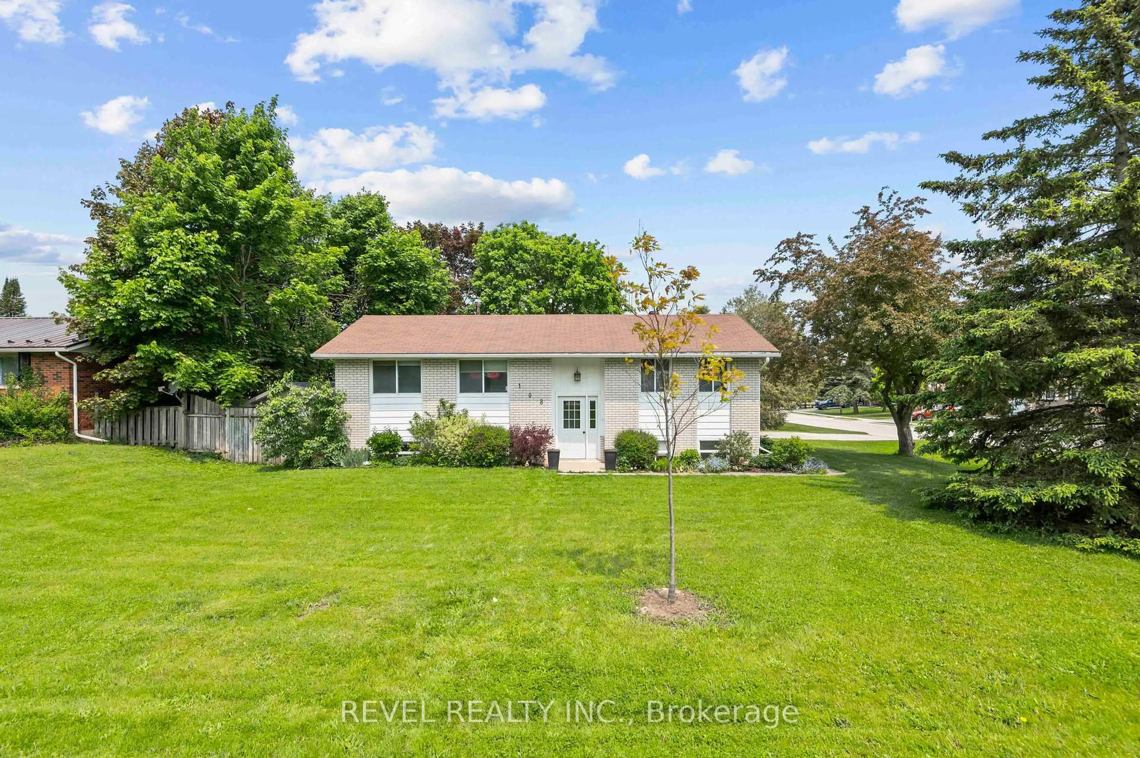 A pic from outside/outdoor area/front of a property/back of a property/a pic from drone, water/lake/river/ocean view for 108 Jane St, Shelburne Ontario L9V 2W8