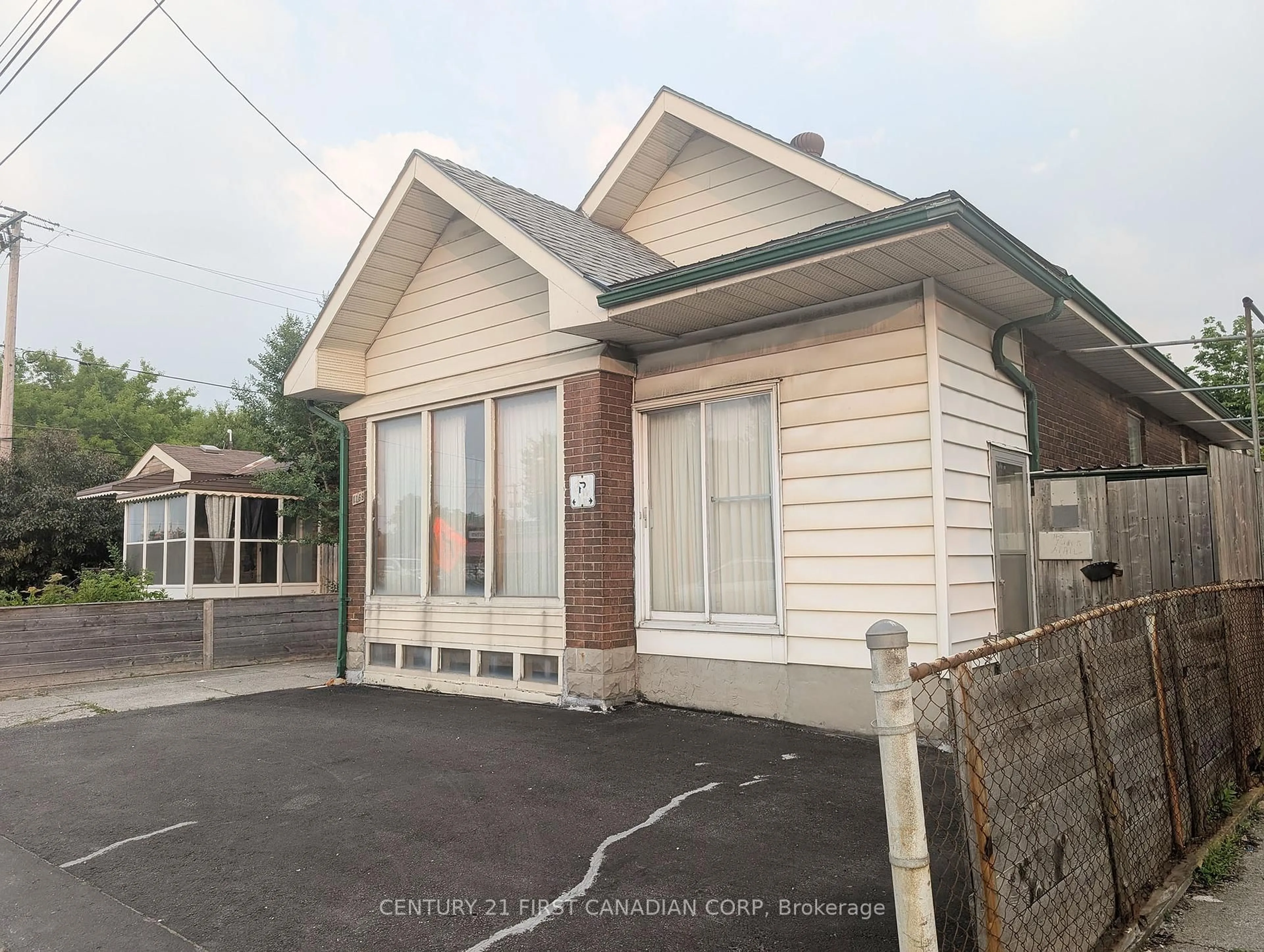 Unknown for 1169 Oxford St, London East Ontario N5Y 3L7