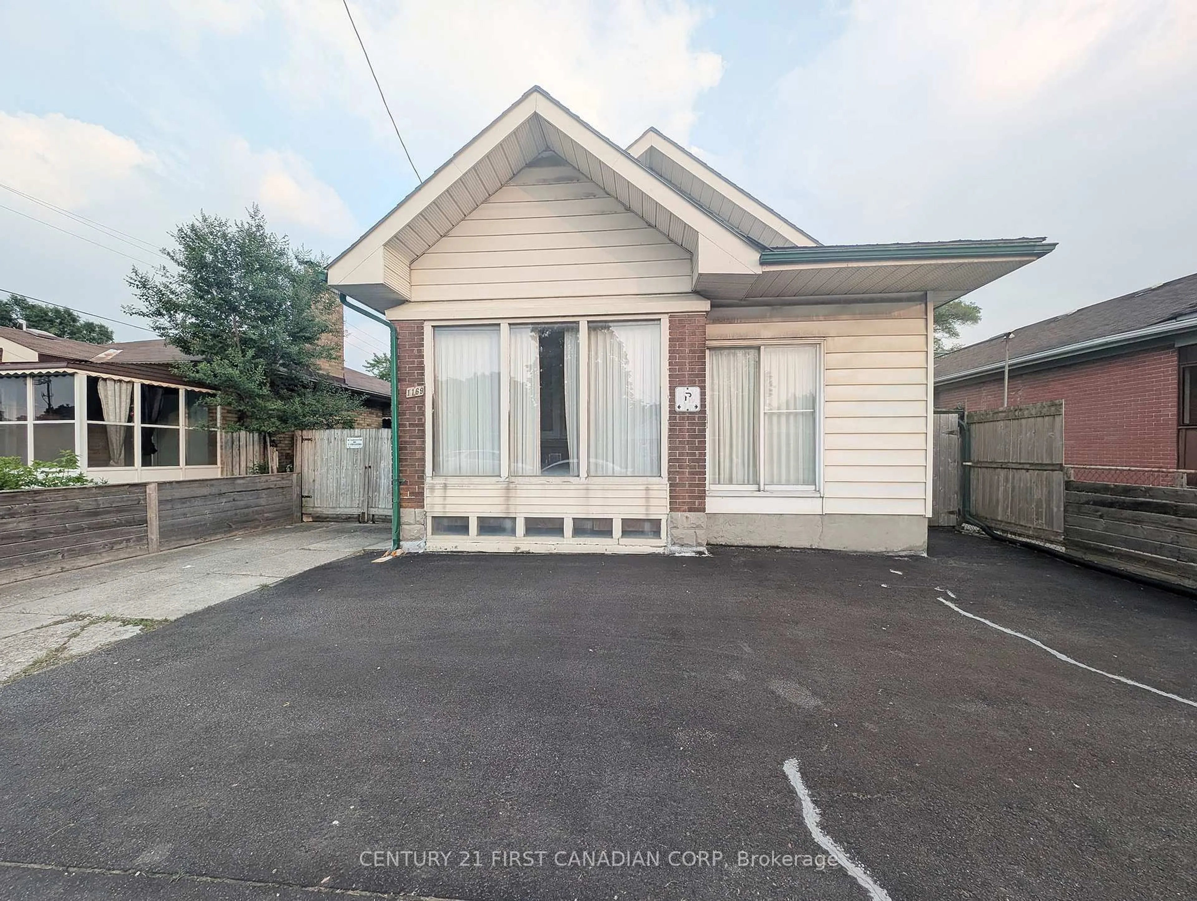 Unknown for 1169 Oxford St, London East Ontario N5Y 3L7