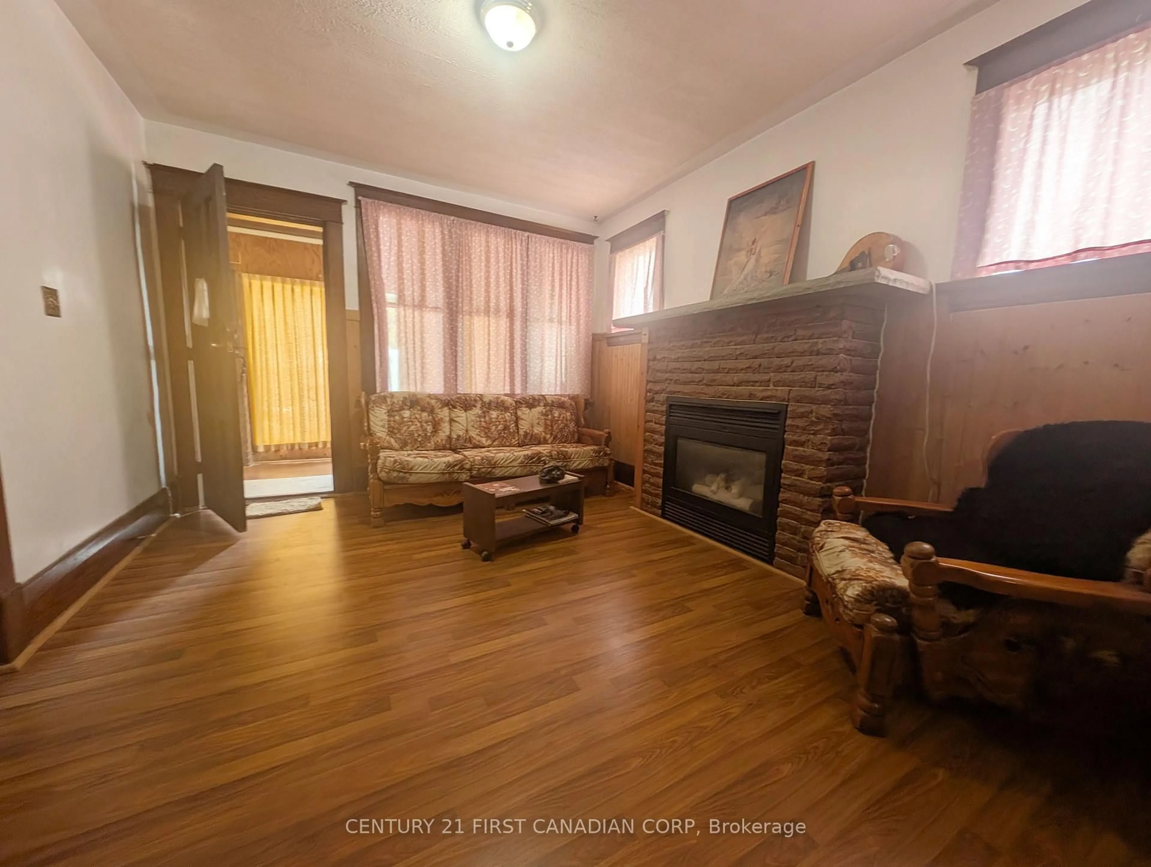 Living room with furniture, unknown for 1169 Oxford St, London East Ontario N5Y 3L7