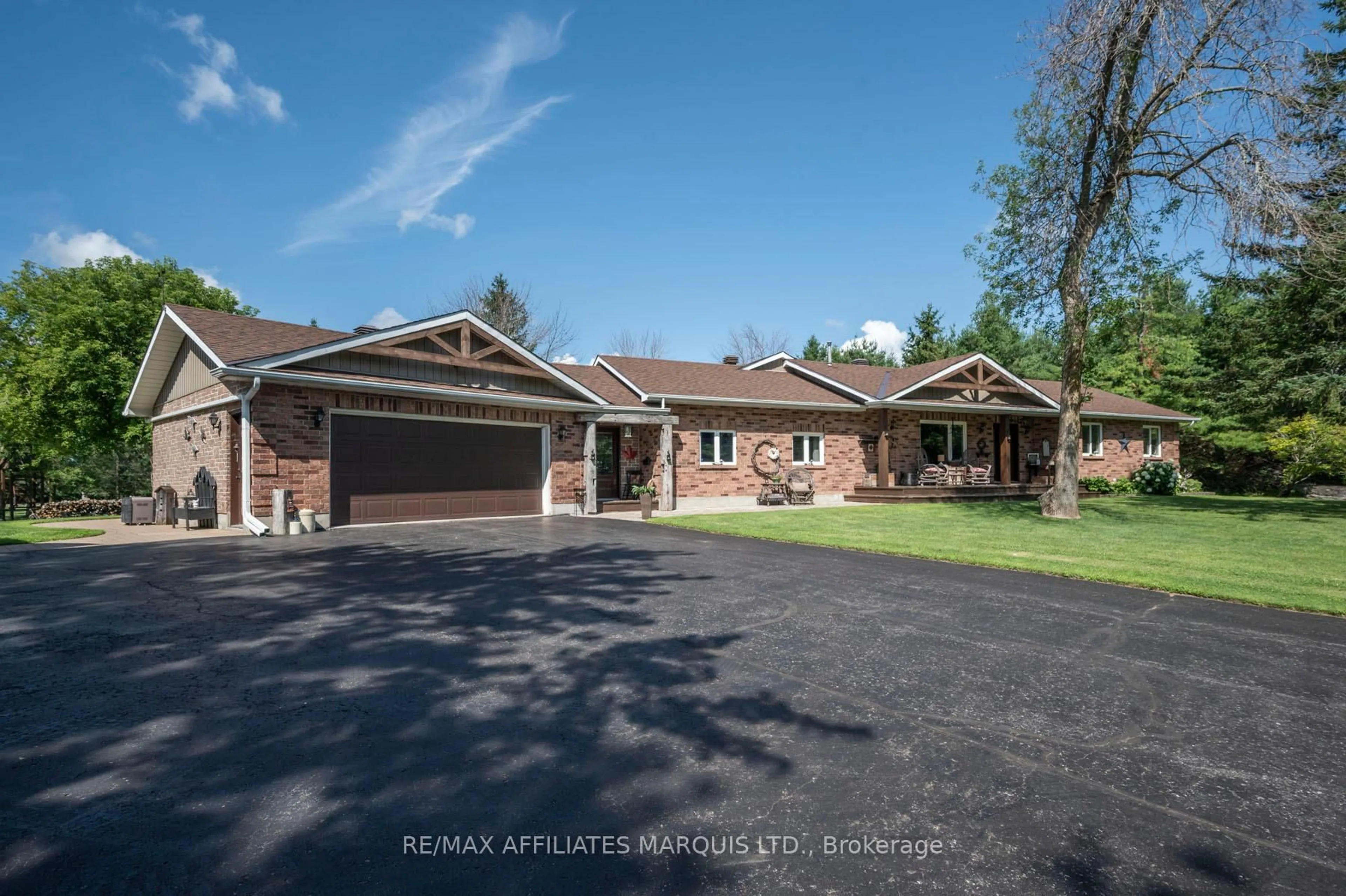 Home with brick exterior material, unknown for 18148 Headline Rd, South Stormont Ontario K0C 1P0