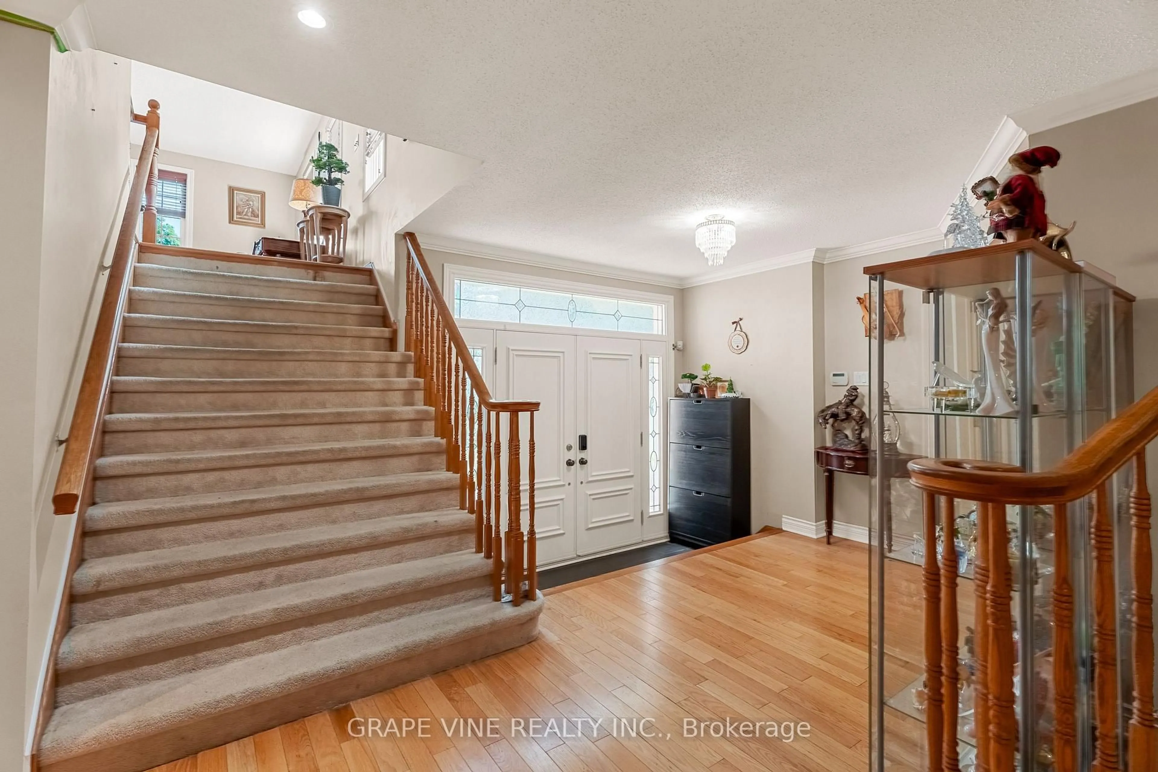 Indoor entryway for 67 Allenby Rd, Kanata Ontario K2K 2J8