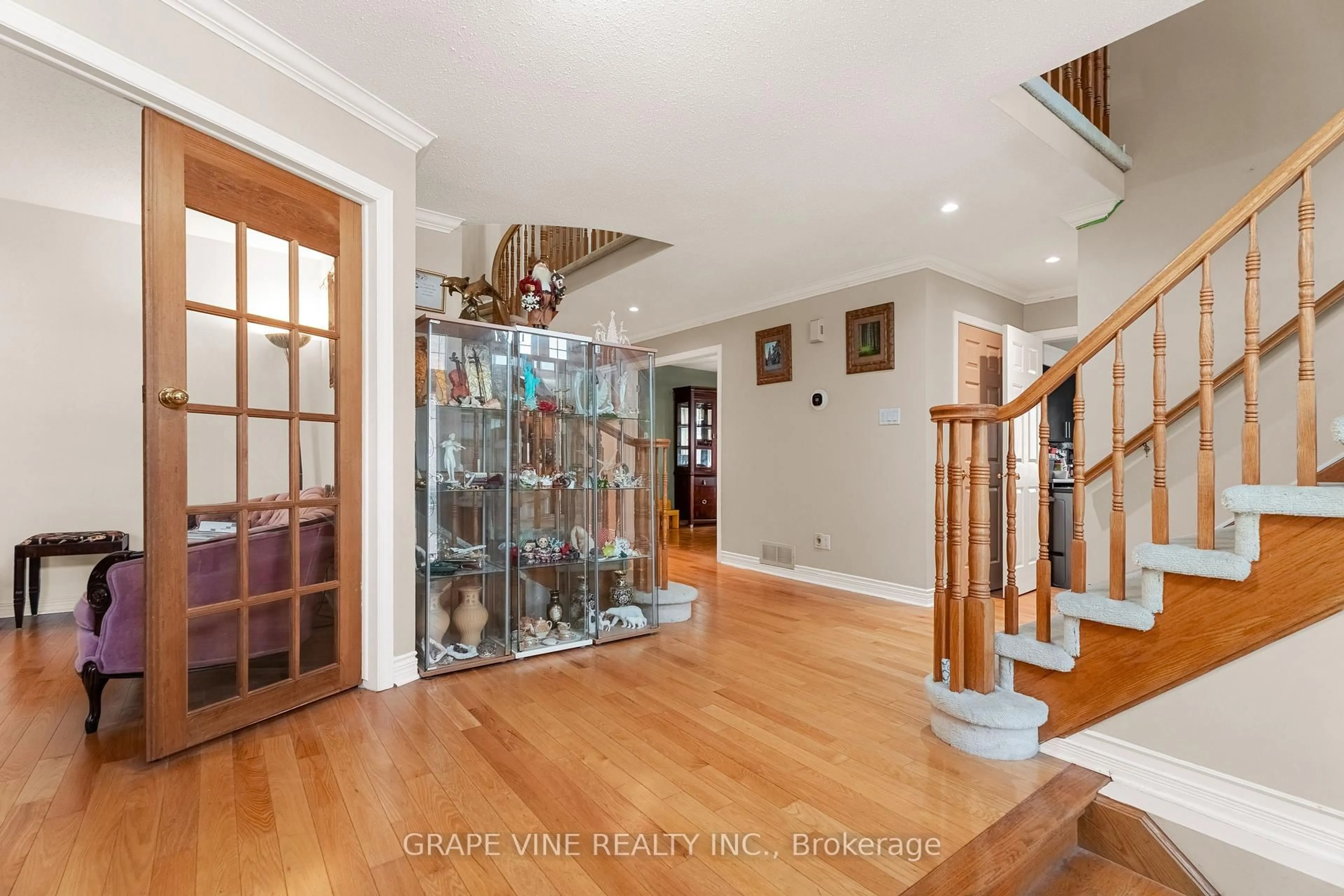 Indoor foyer for 67 Allenby Rd, Kanata Ontario K2K 2J8