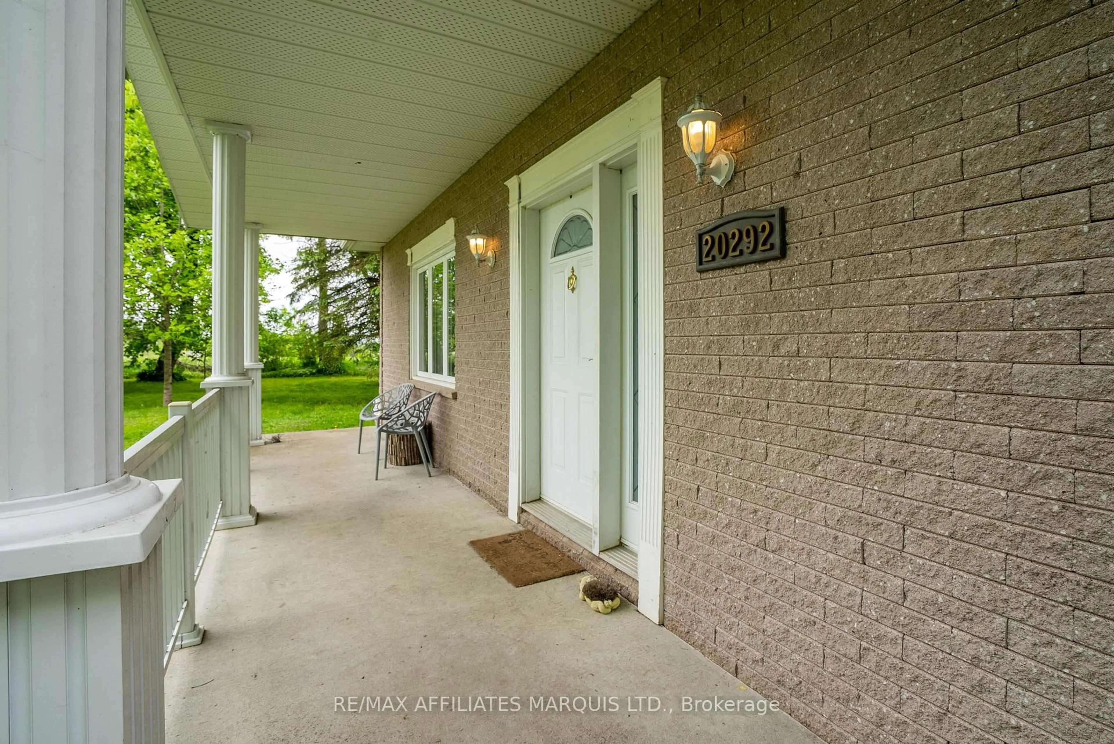 Indoor entryway for 20292 County 25 Rd, South Glengarry Ontario K0C 1L0