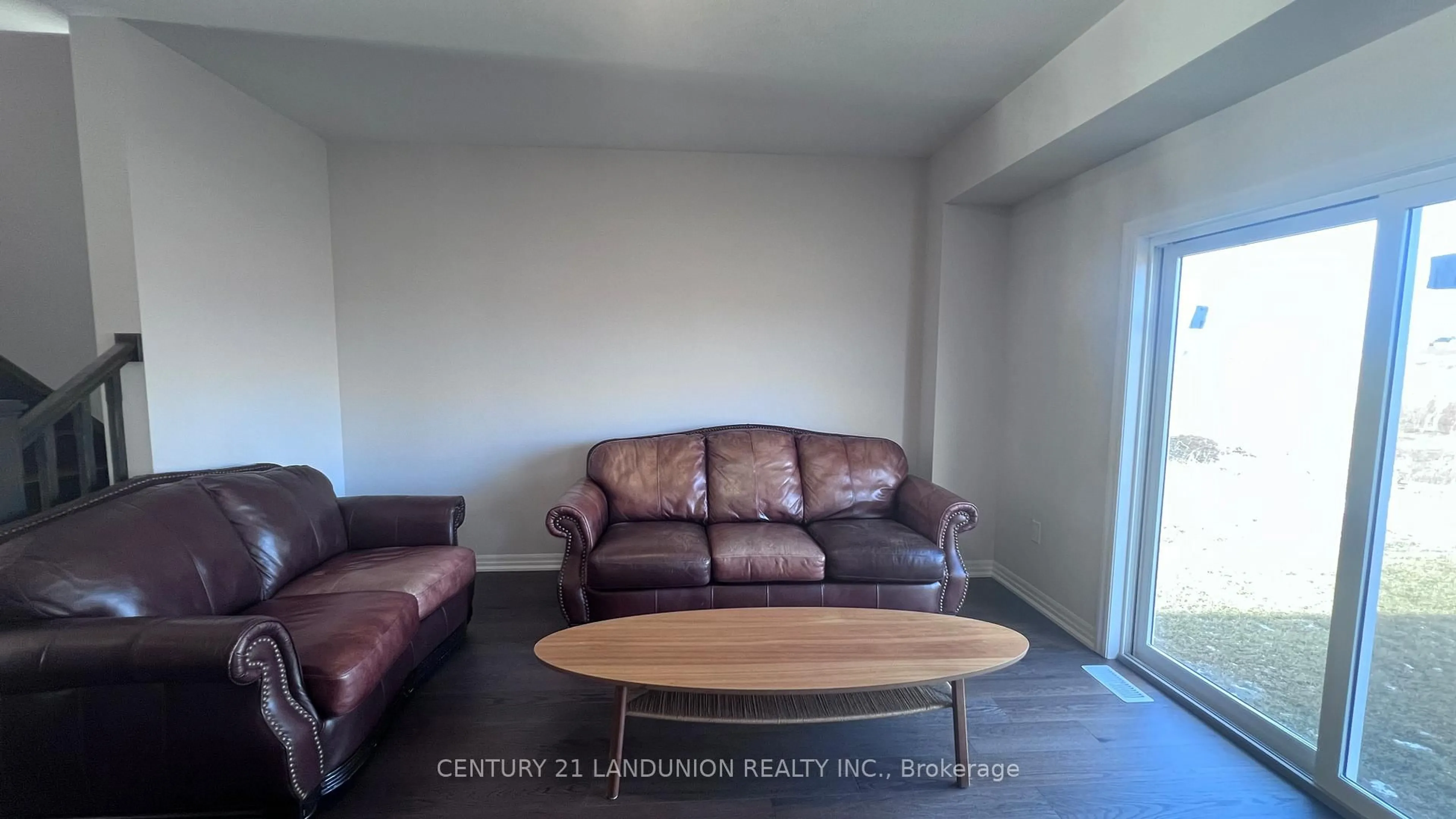 Living room with furniture, unknown for 39 Meadowlark Dr, Port Colborne Ontario L3K 6E3