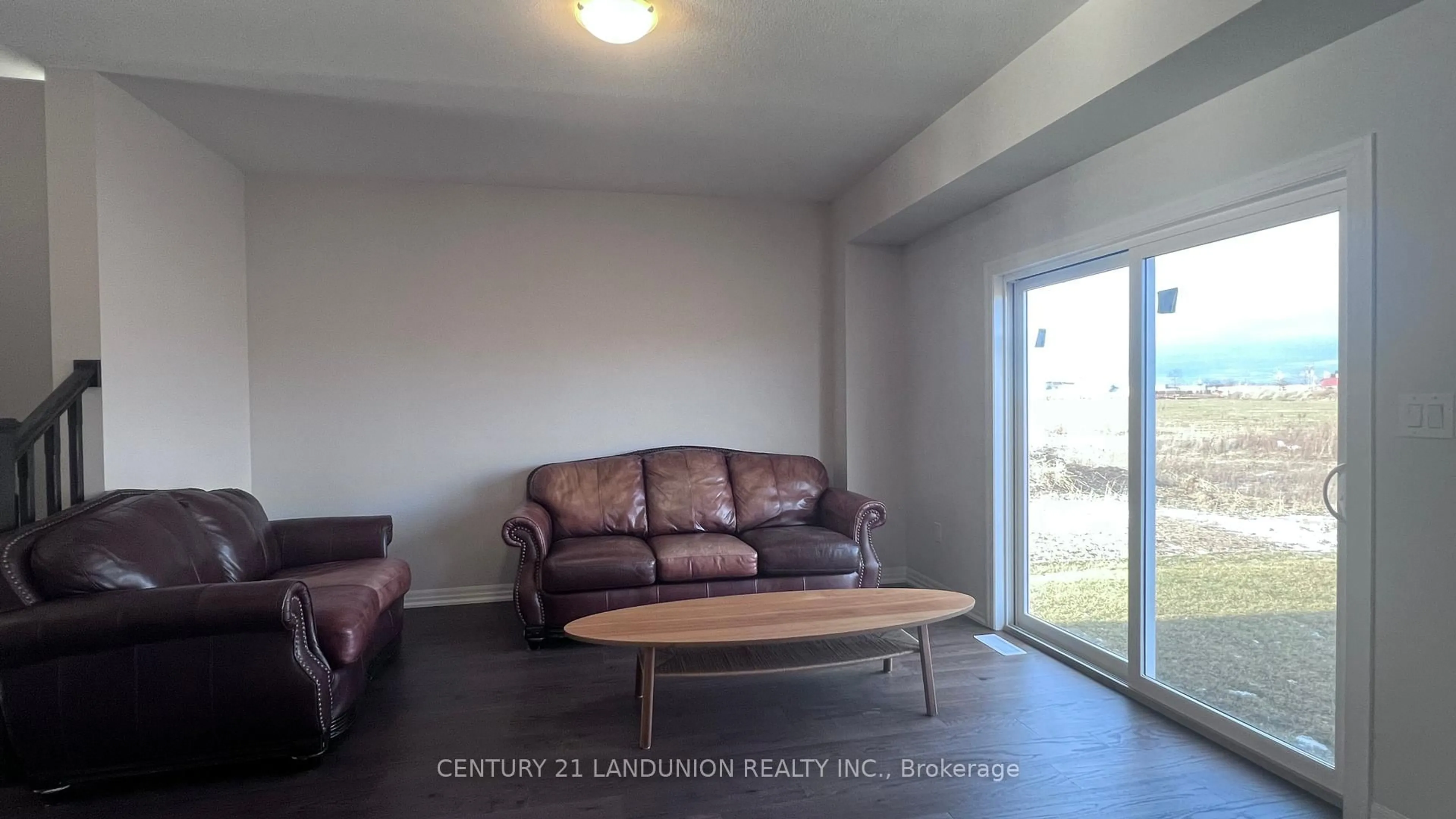 Living room with furniture, wood/laminate floor for 39 Meadowlark Dr, Port Colborne Ontario L3K 6E3