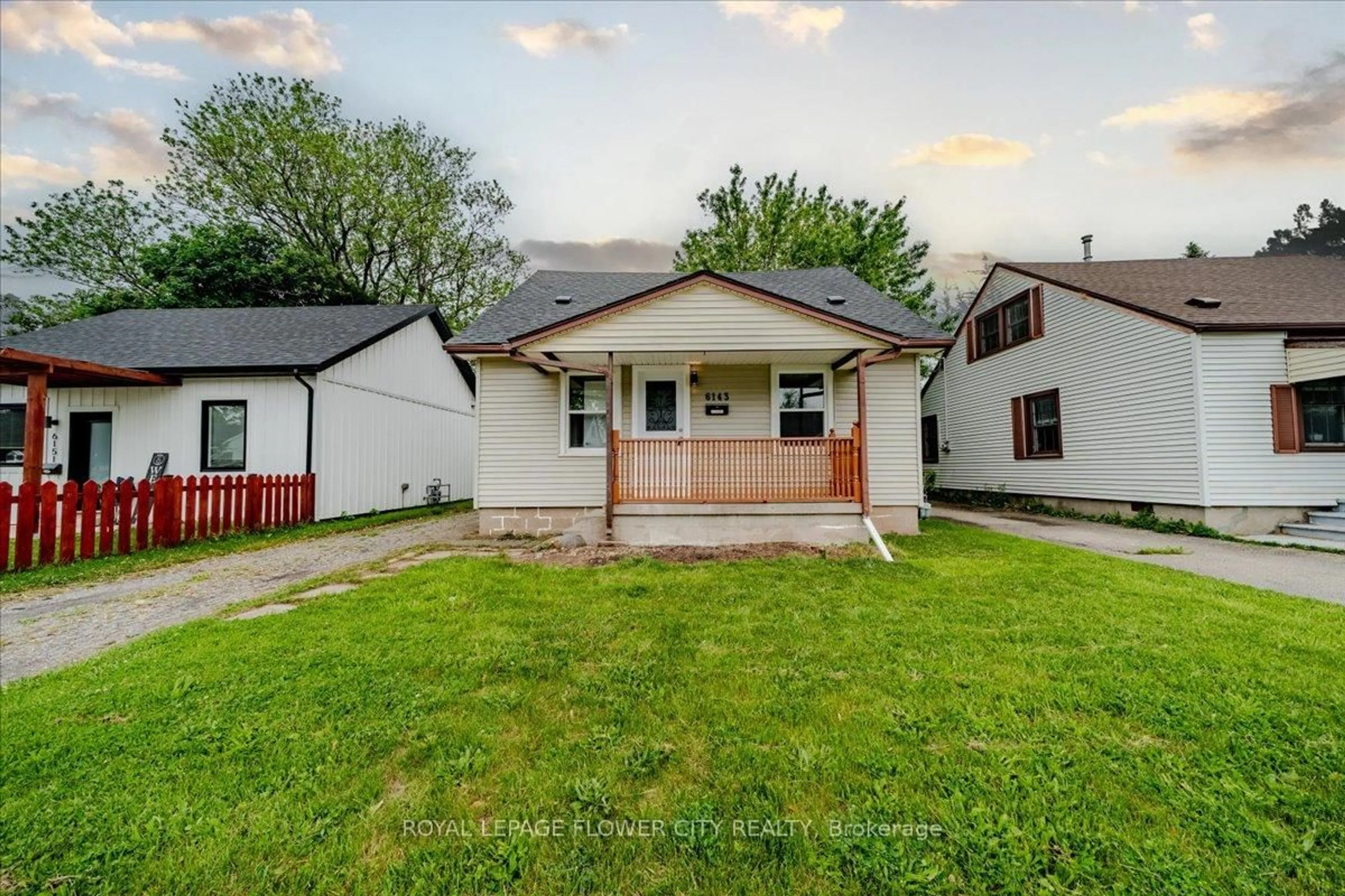 A pic from outside/outdoor area/front of a property/back of a property/a pic from drone, street for 6143 Churchill St, Niagara Falls Ontario L2G 2X2