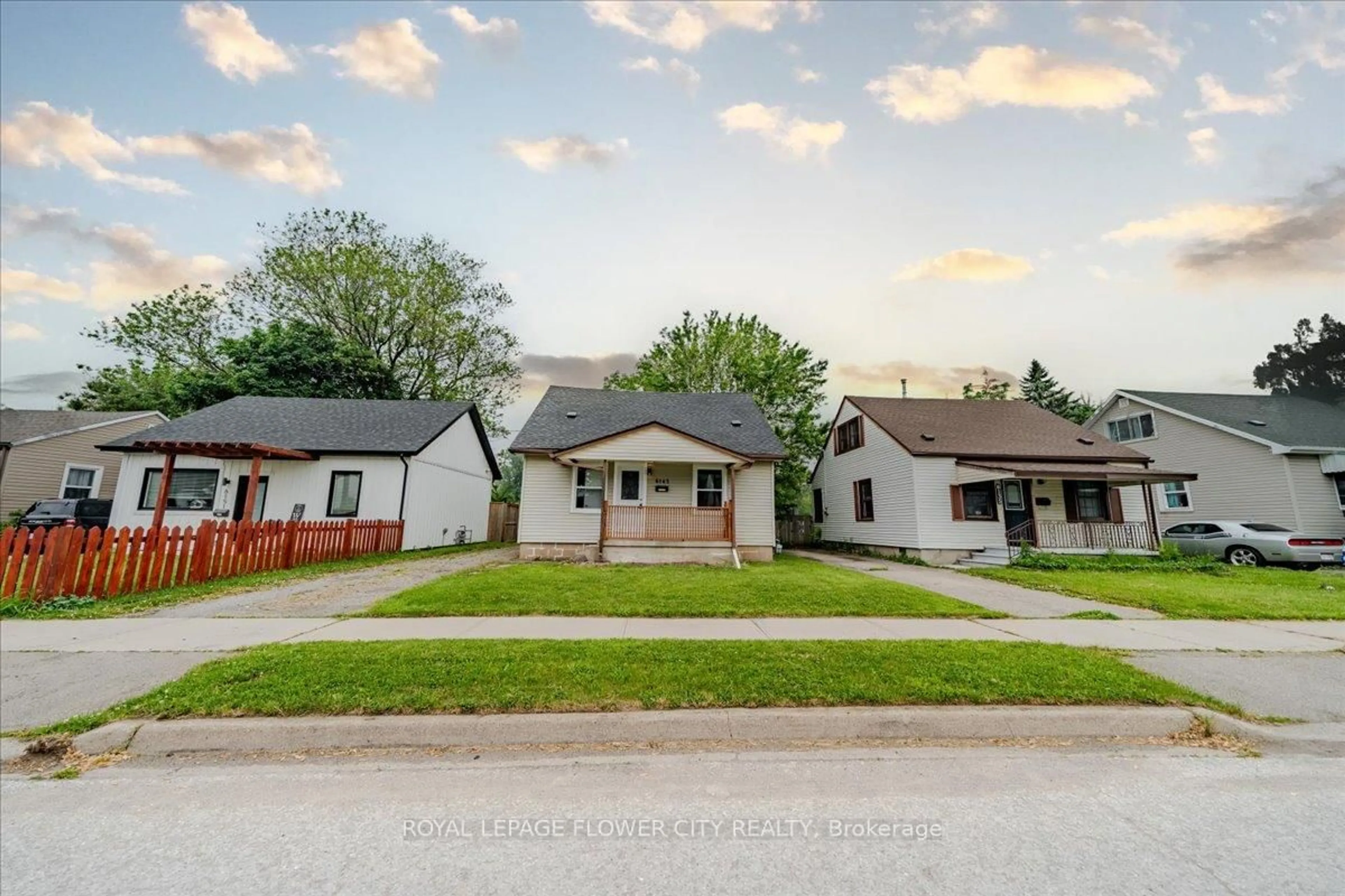 A pic from outside/outdoor area/front of a property/back of a property/a pic from drone, street for 6143 Churchill St, Niagara Falls Ontario L2G 2X2